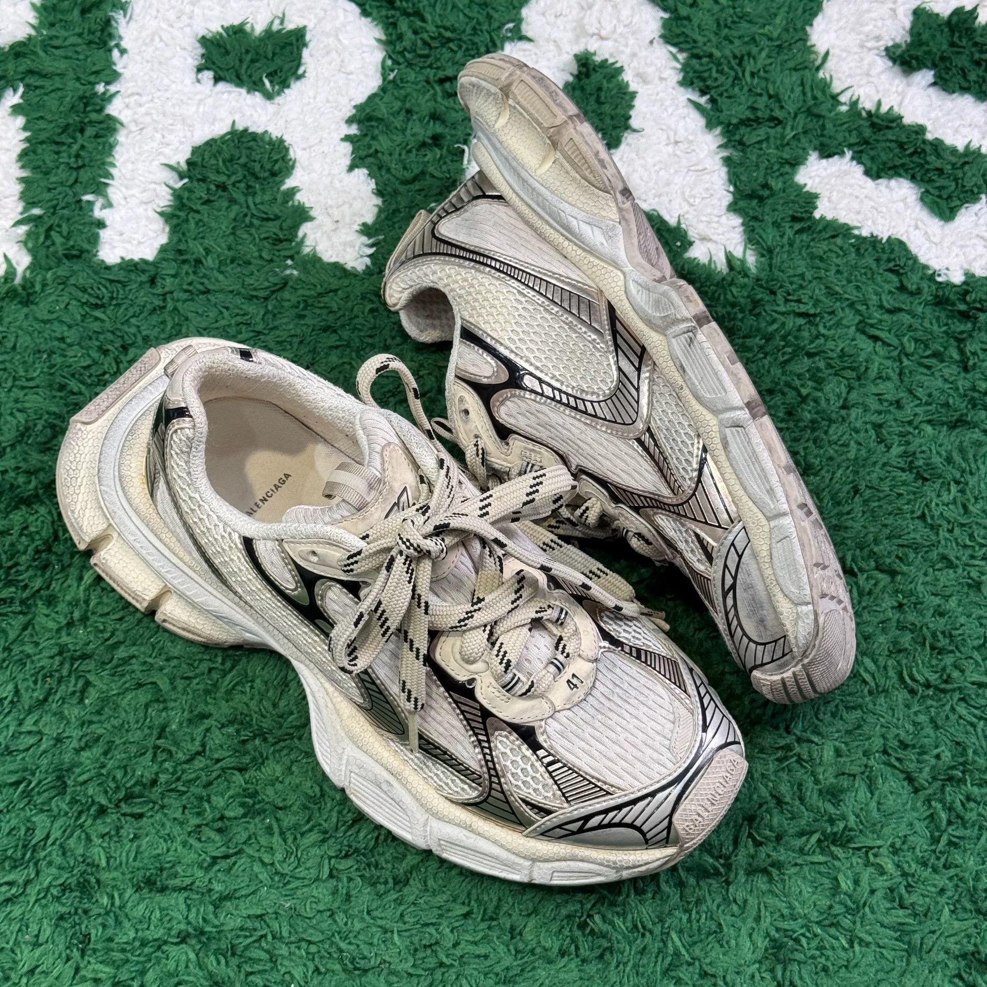 Balenciaga Balenciaga Gold Lowtop Sneakers 8 Men Size US 8 / EU 41 - 3 Thumbnail