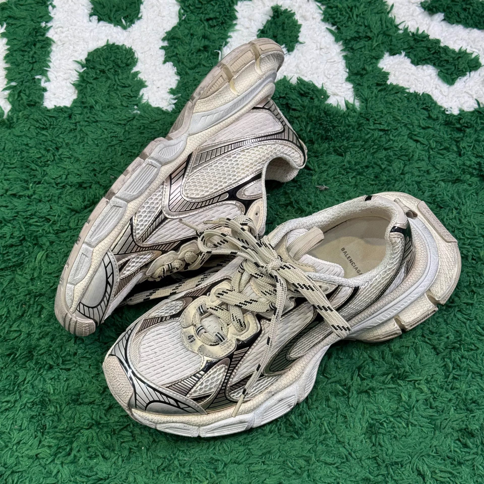 Balenciaga Balenciaga Gold Lowtop Sneakers 8 Men Size US 8 / EU 41 - 2 Thumbnail