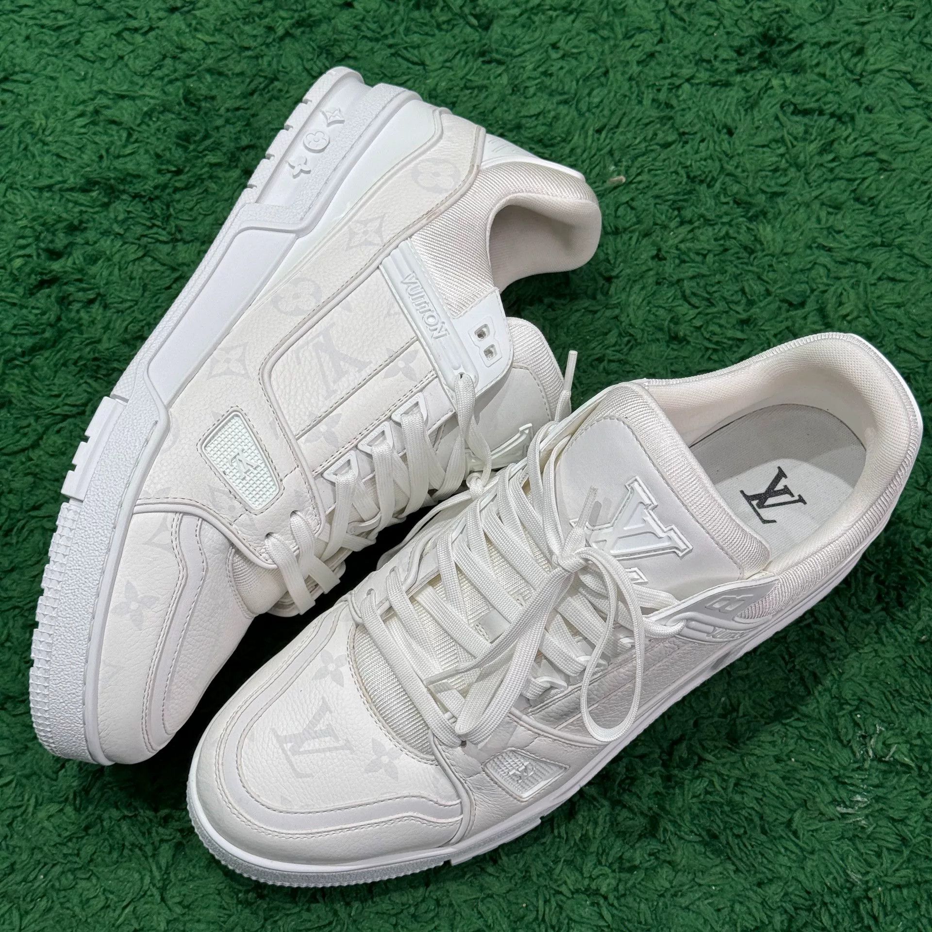 Louis Vuitton Louis Vuitton Training White Lowtop Sneakers 11 Men Size US 11 / EU 44 - 2 Thumbnail