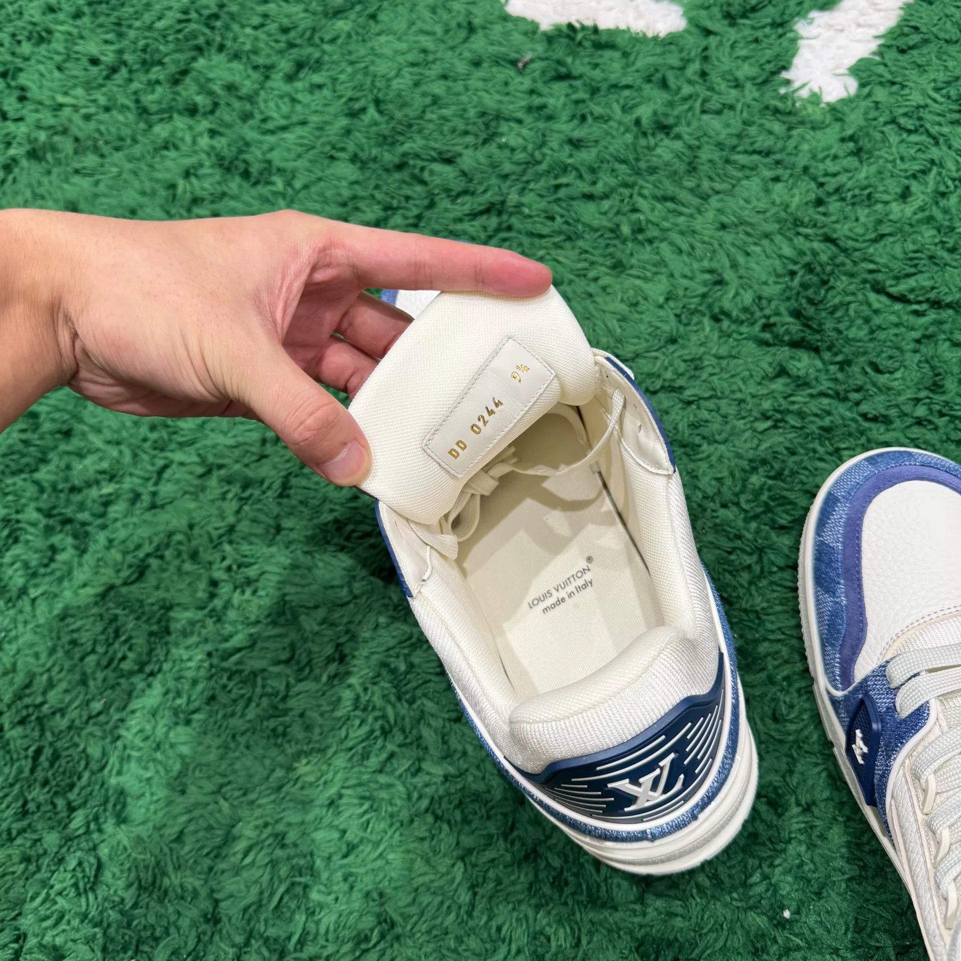 Louis Vuitton Louis Vuitton Training Blue Lowtop Sneakers 10.5 Men Size US 10.5 / EU 43-44 - 4 Thumbnail