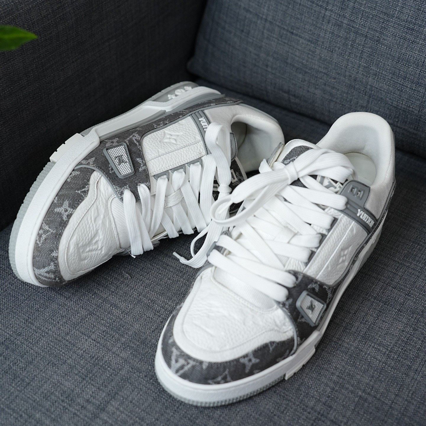 Louis Vuitton Louis Vuitton Training Denim White Lowtop Sneakers 10.5 Men Size US 10.5 / EU 43-44 - 2 Thumbnail