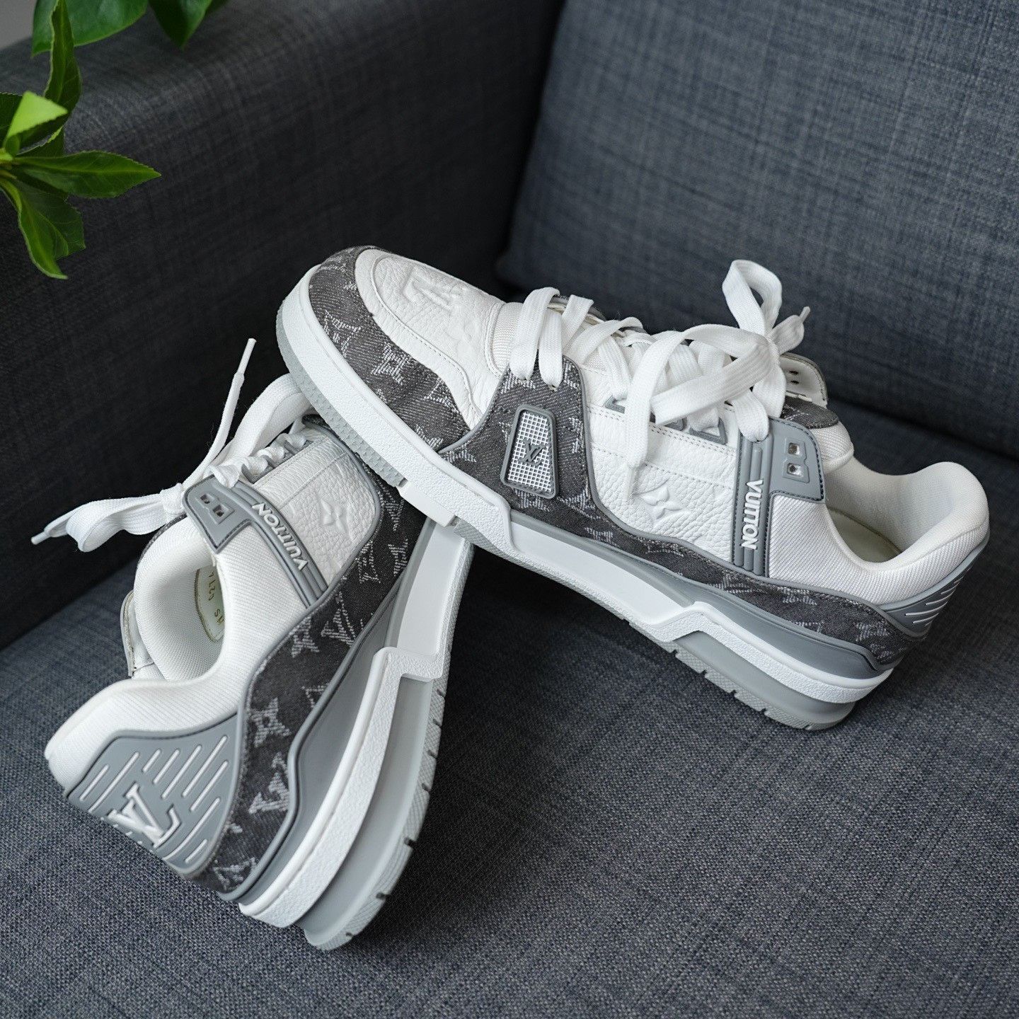 Louis Vuitton Louis Vuitton Training Denim White Lowtop Sneakers 10.5 Men Size US 10.5 / EU 43-44 - 8 Thumbnail