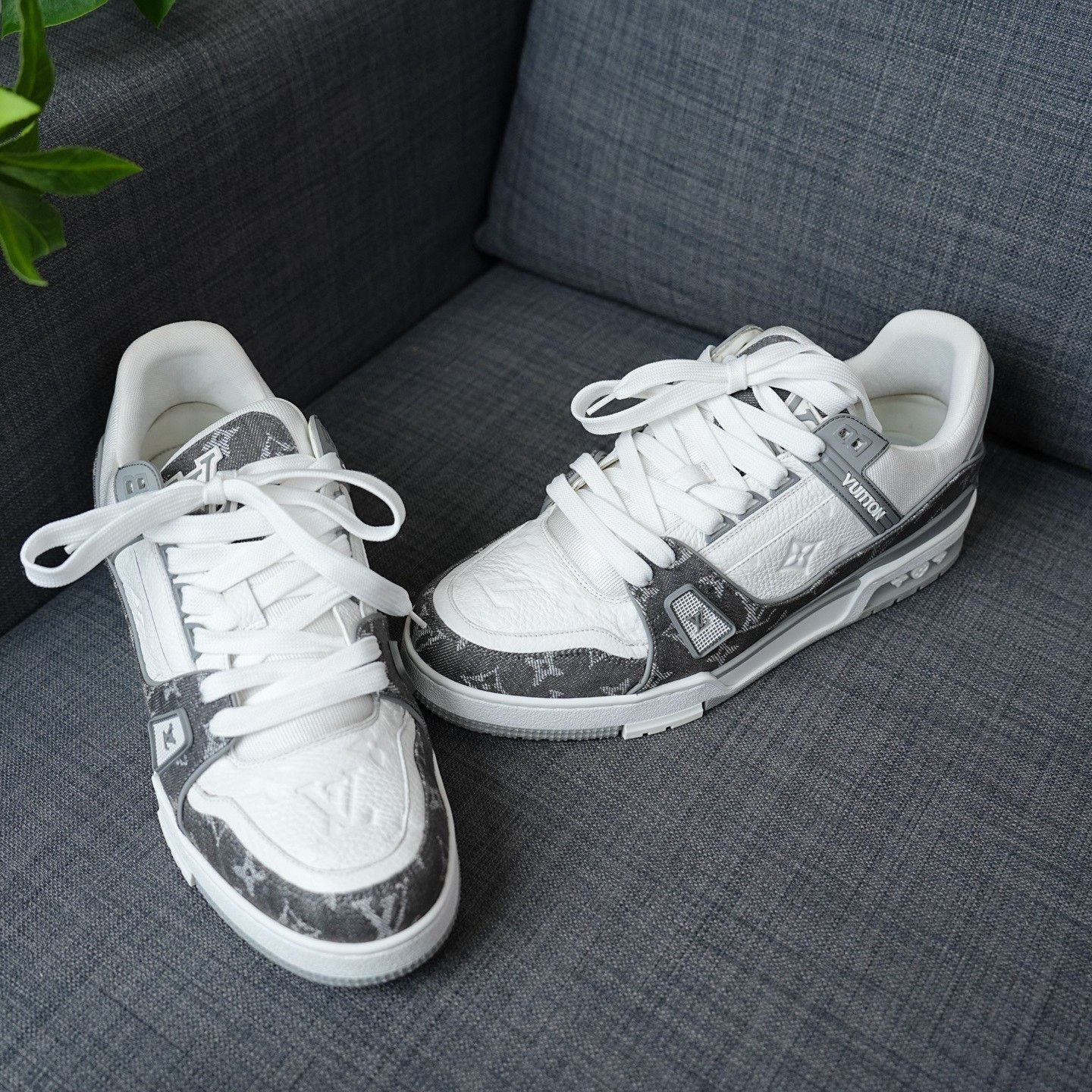 Louis Vuitton Louis Vuitton Training Denim White Lowtop Sneakers 10.5 Men Size US 10.5 / EU 43-44 - 3 Thumbnail
