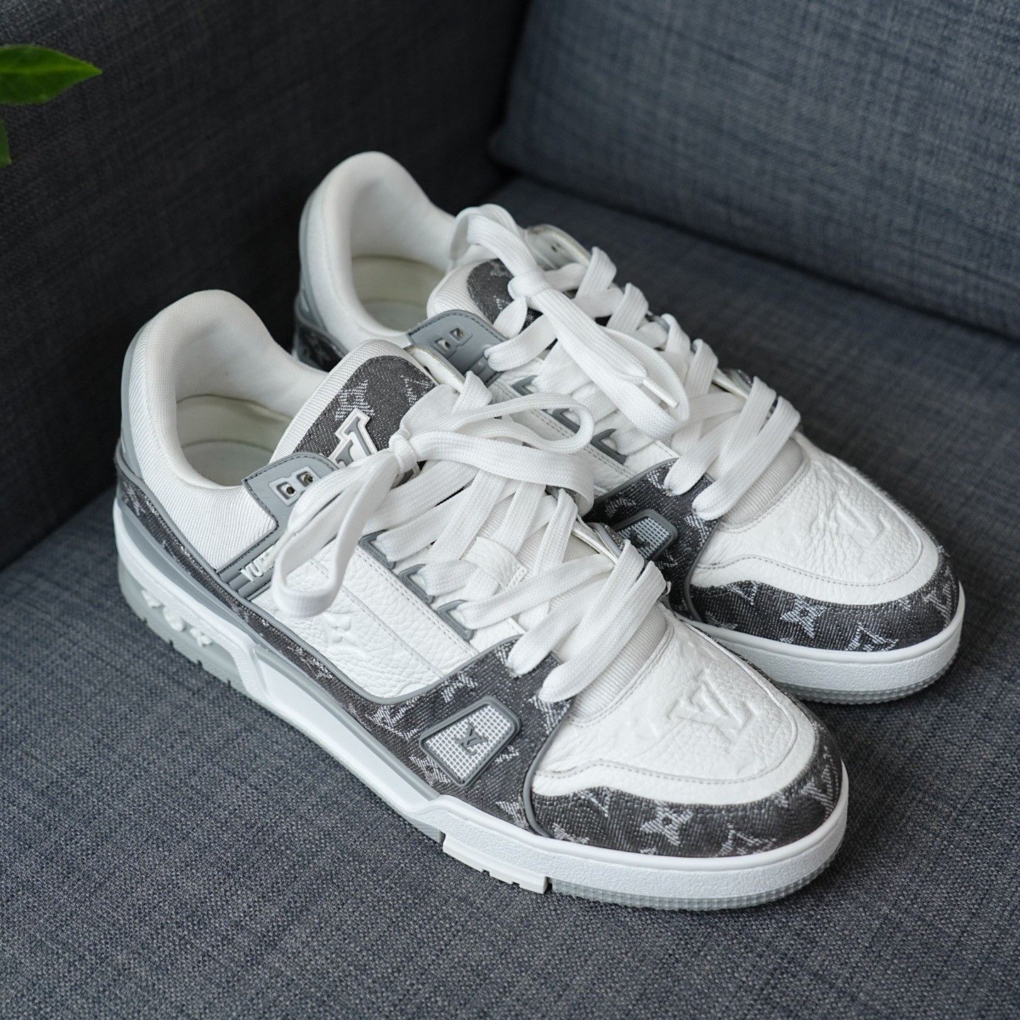 Louis Vuitton Louis Vuitton Training Denim White Lowtop Sneakers 10.5 Men Size US 10.5 / EU 43-44 - 5 Thumbnail