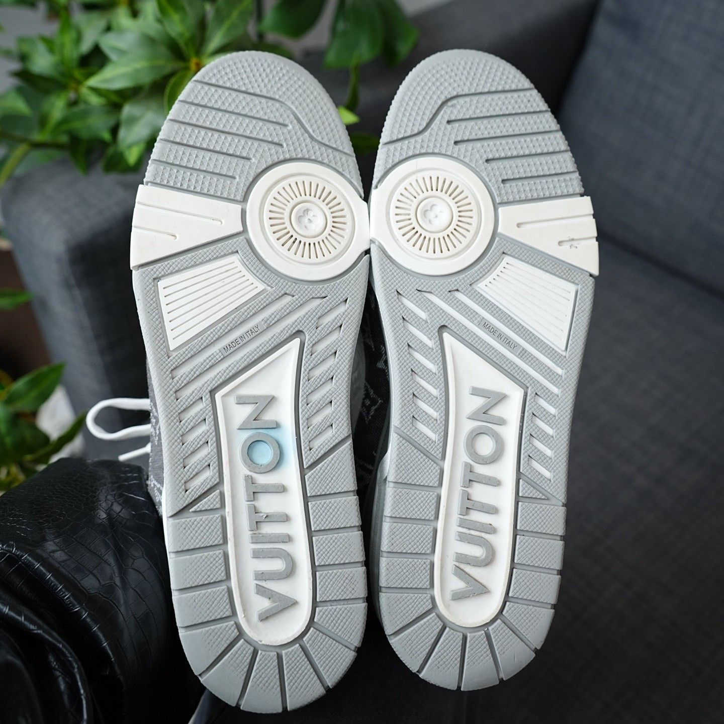 Louis Vuitton Louis Vuitton Training Denim White Lowtop Sneakers 10.5 Men Size US 10.5 / EU 43-44 - 9 Thumbnail