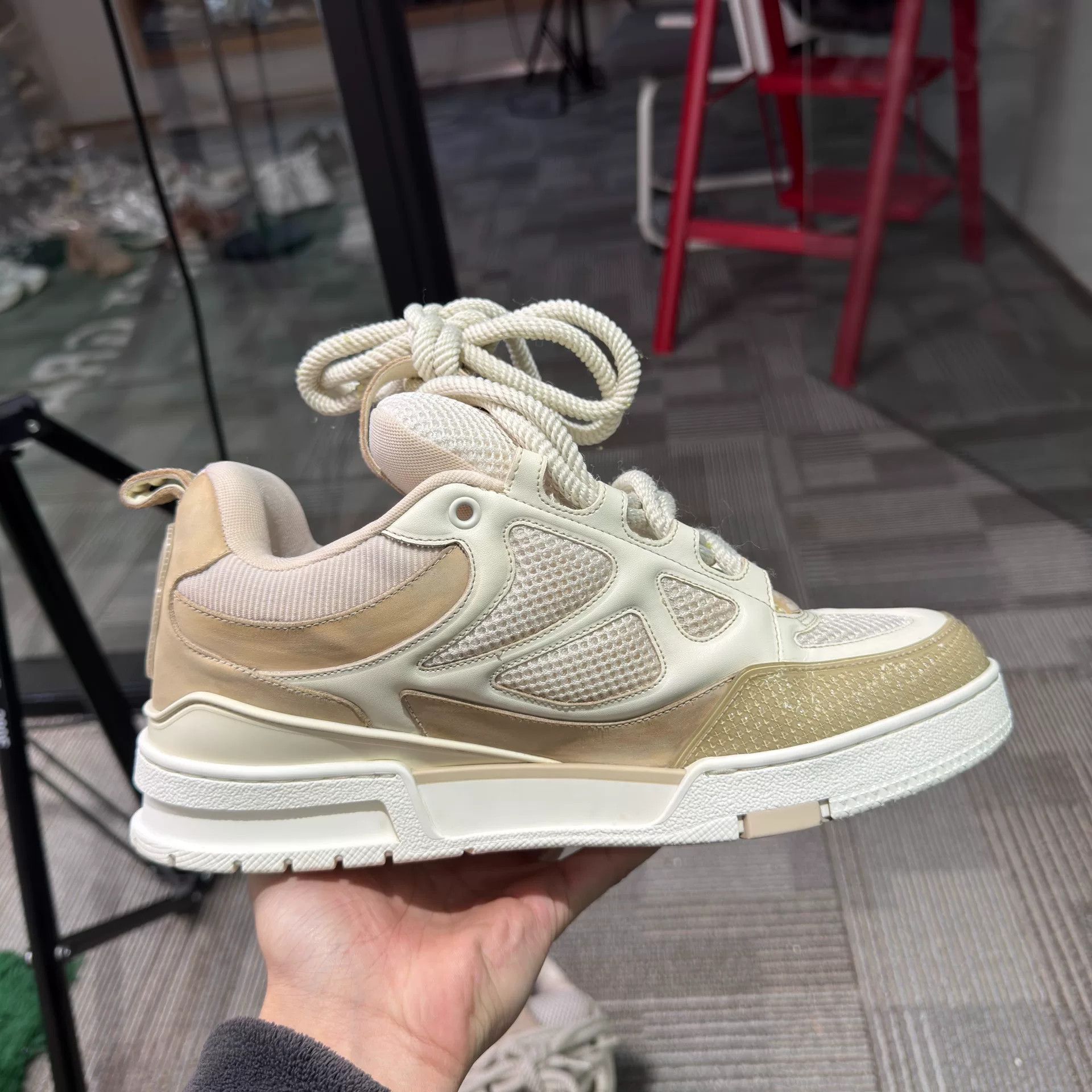 Louis Vuitton Louis Vuitton Skate White Lowtop Sneakers 9.5 Men Size US 9.5 / EU 42-43 - 6 Thumbnail