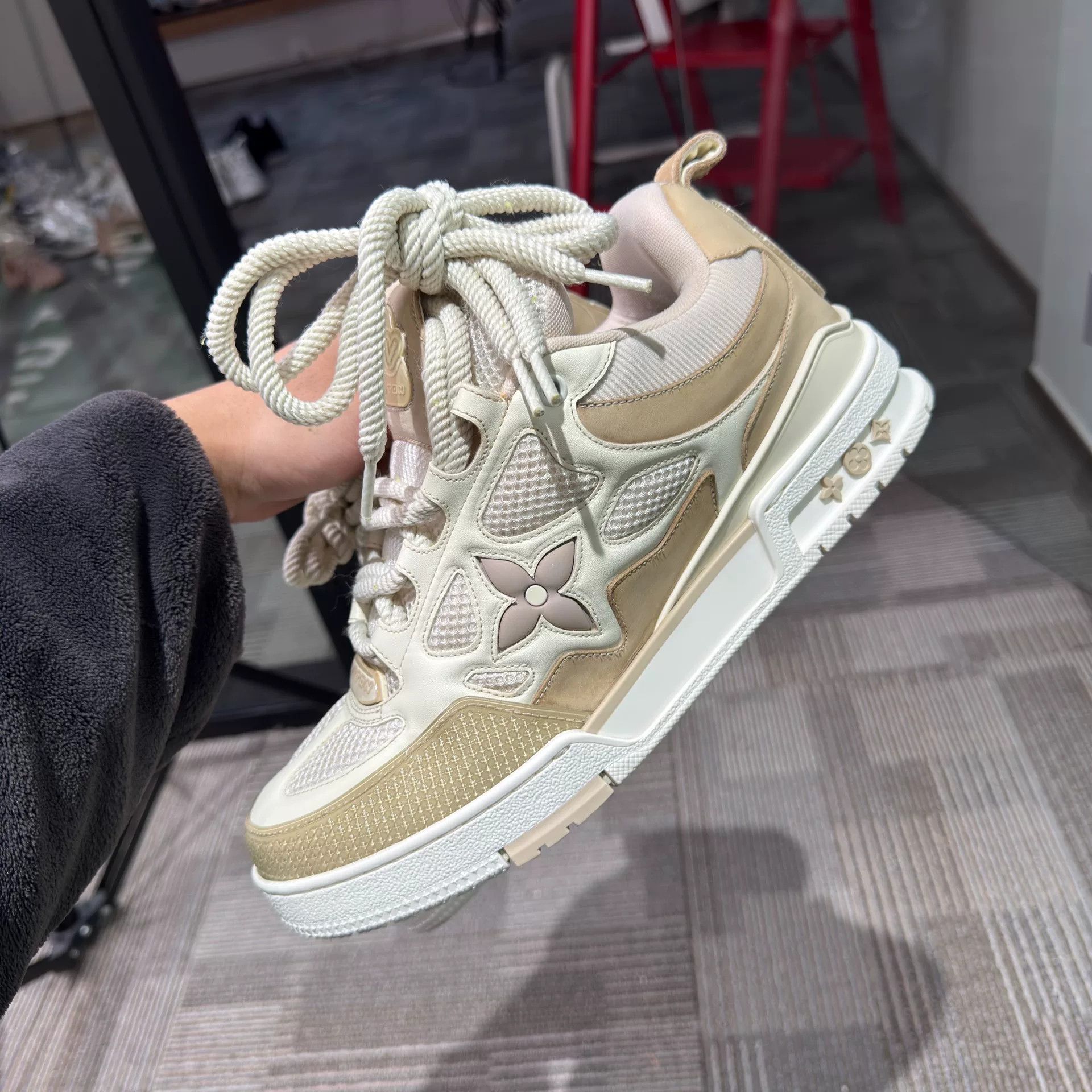 Louis Vuitton Louis Vuitton Skate White Lowtop Sneakers 9.5 Men Size US 9.5 / EU 42-43 - 4 Thumbnail
