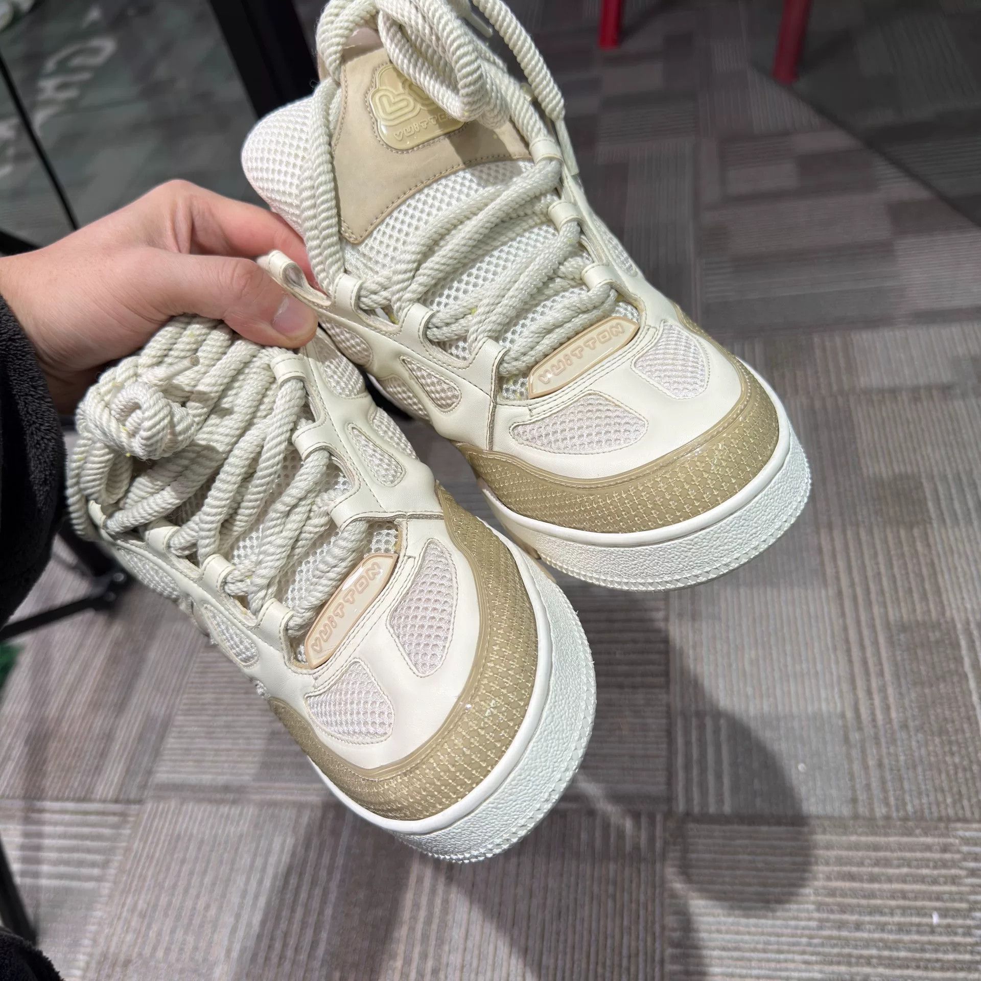Louis Vuitton Louis Vuitton Skate White Lowtop Sneakers 9.5 Men Size US 9.5 / EU 42-43 - 2 Thumbnail