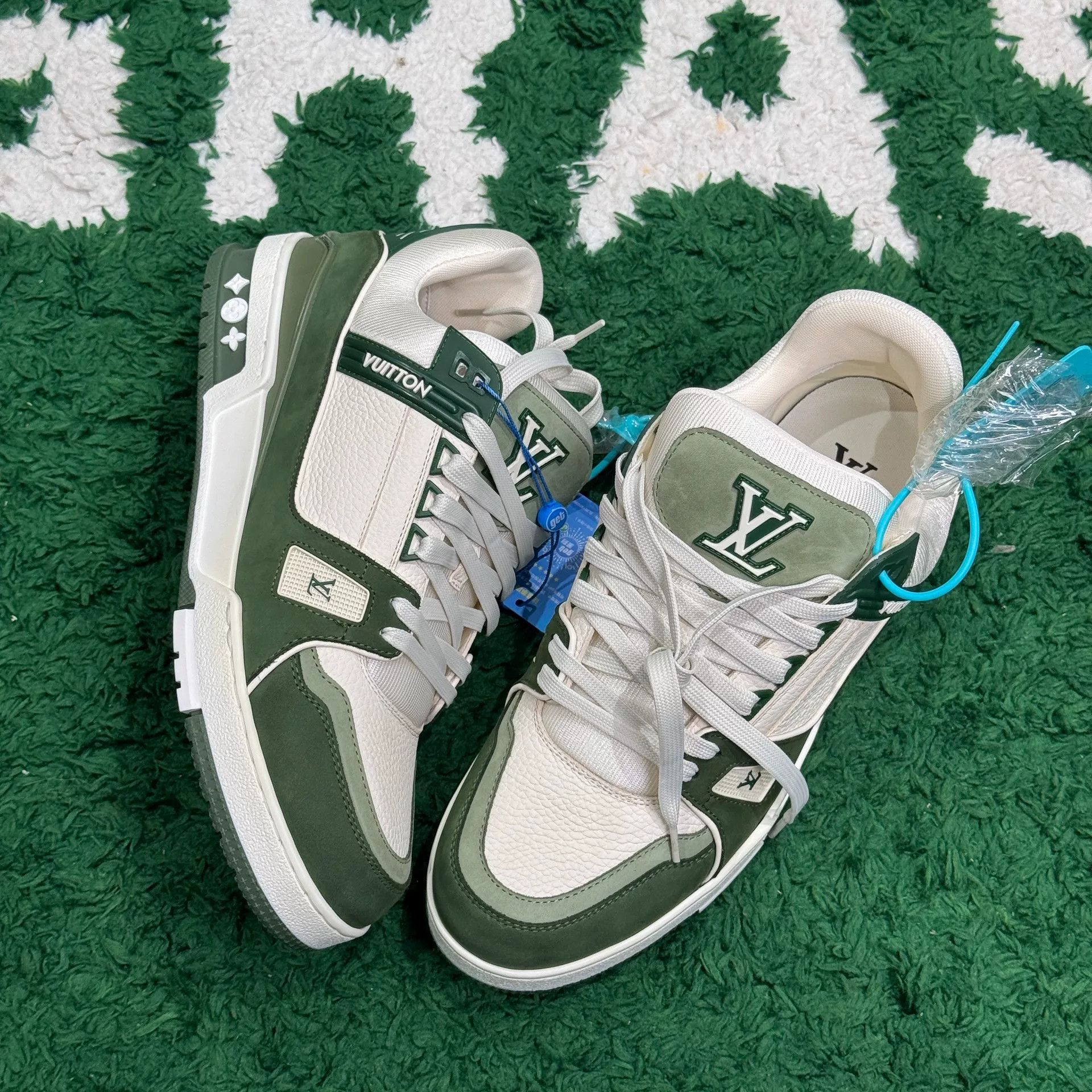 Louis Vuitton Louis Vuitton Training Green Lowtop Sneakers 9 Men Size US 9 / EU 42 - 2 Thumbnail