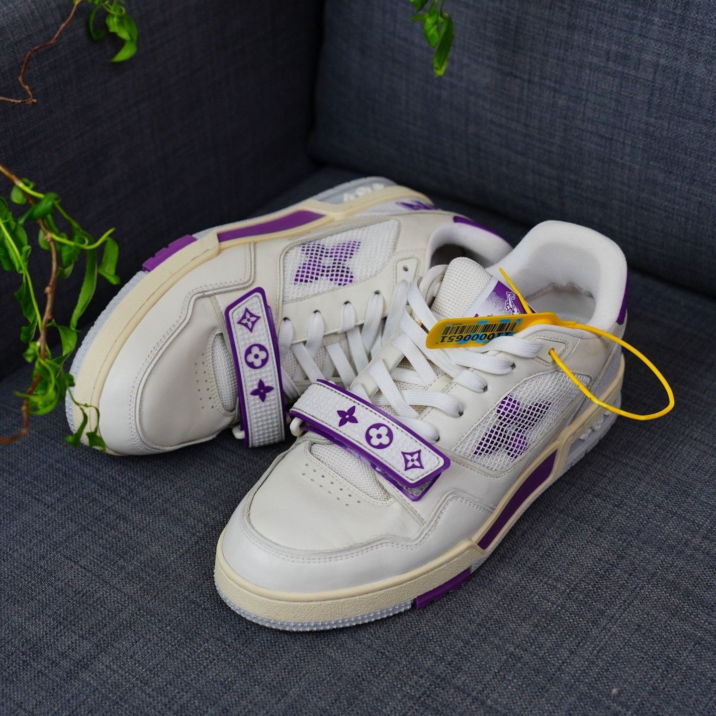 Louis Vuitton Louis Vuitton Training White Lowtop Sneakers 8.5 Men Size US 8.5 / EU 41-42 - 2 Thumbnail