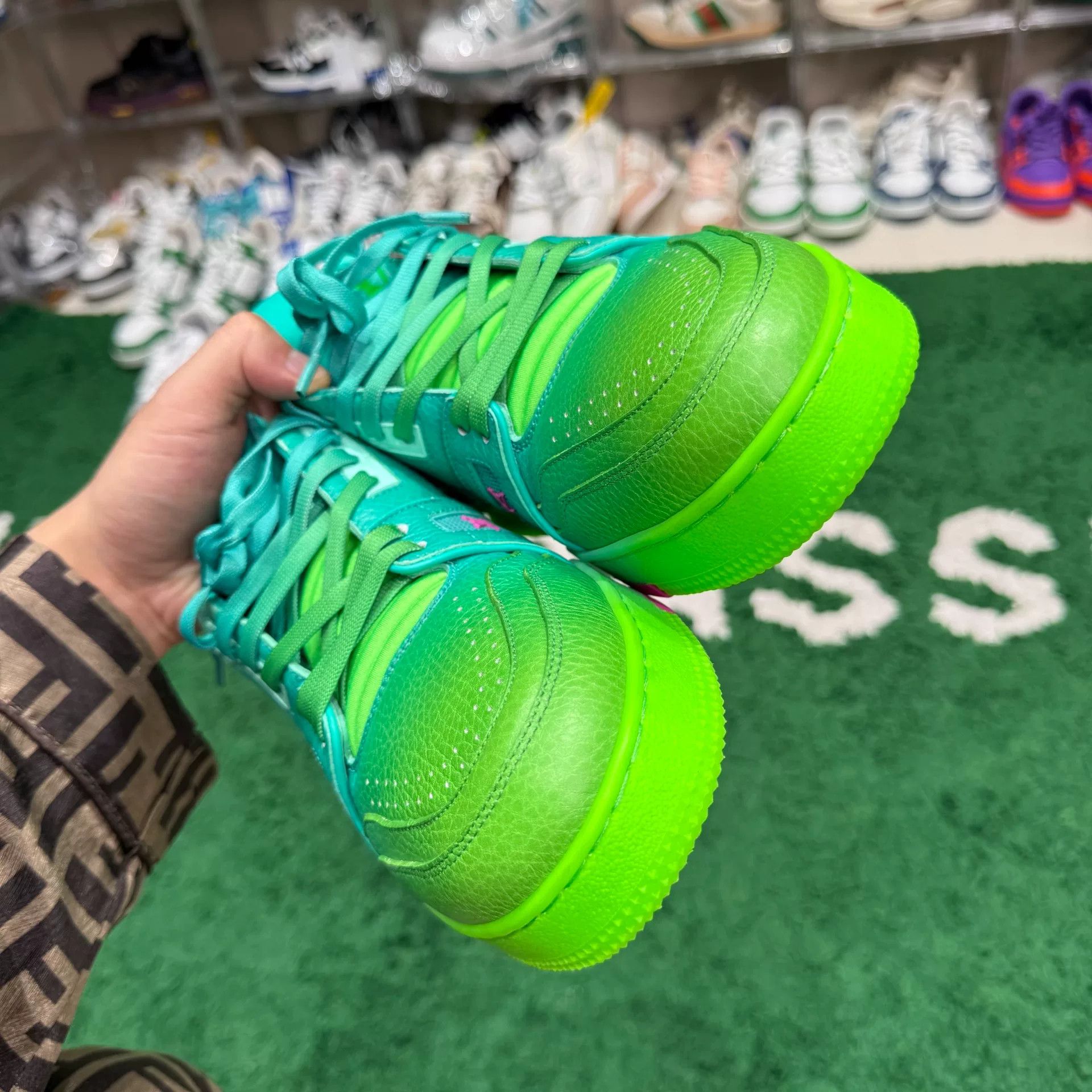Louis Vuitton Louis Vuitton Training Rainbow Multi Lowtop Sneakers 8.5 Men Size US 8.5 / EU 41-42 - 8 Thumbnail