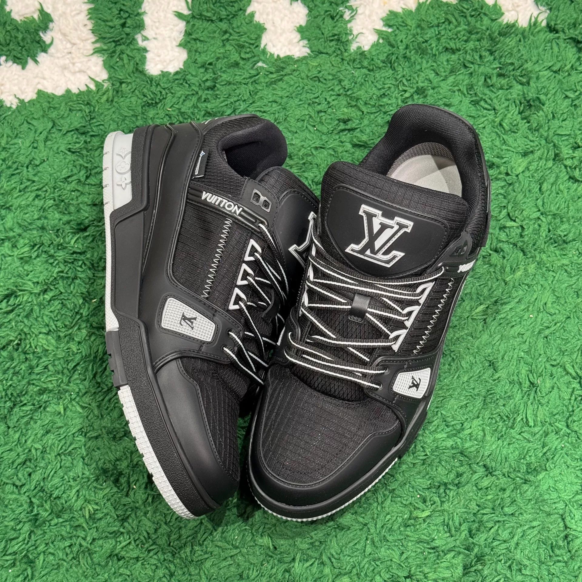 Louis Vuitton Louis Vuitton Training Black Lowtop Sneakers 8 Men Size US 8 / EU 41 - 2 Thumbnail