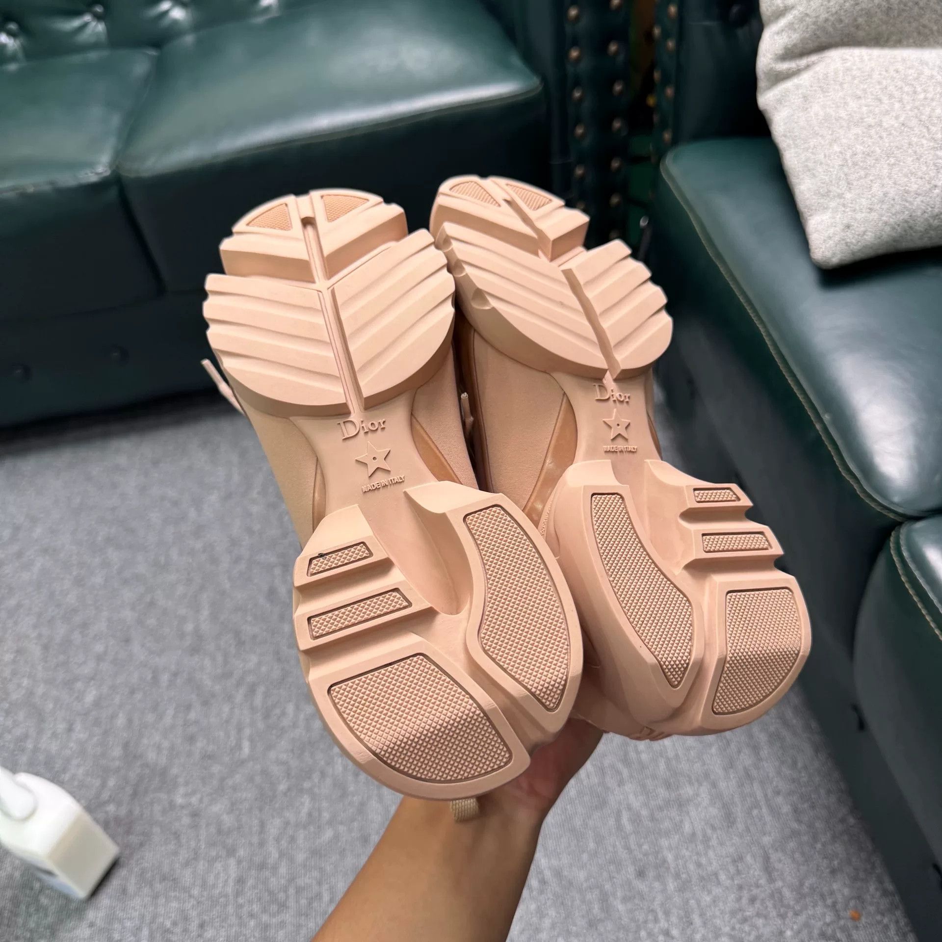 Dior Dior White Lowtop Sneakers us_7 Women Size US 7 / IT 37 - 7 Thumbnail