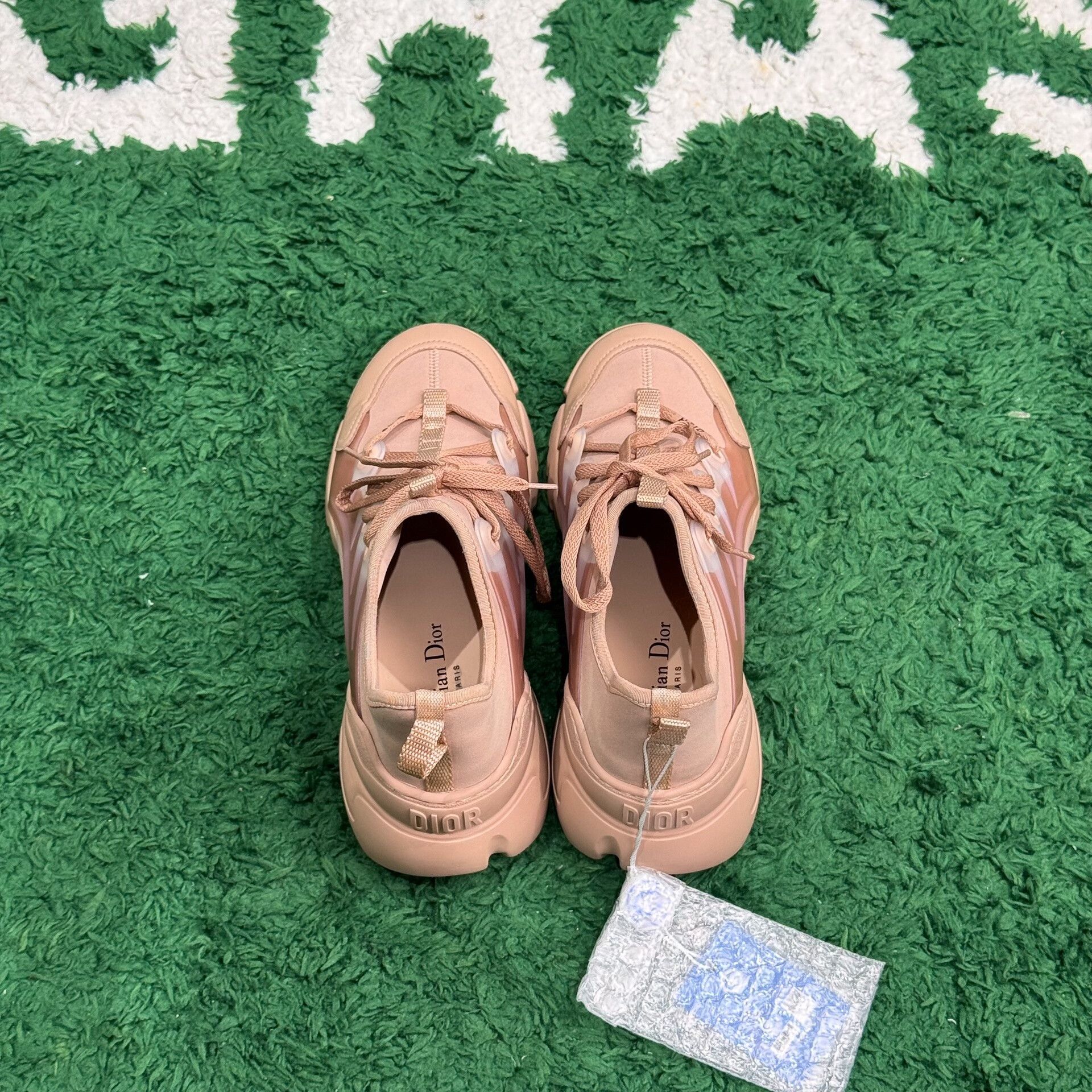 Dior Dior White Lowtop Sneakers us_7-5 Women Size US 7.5 / IT 37.5 - 5 Thumbnail