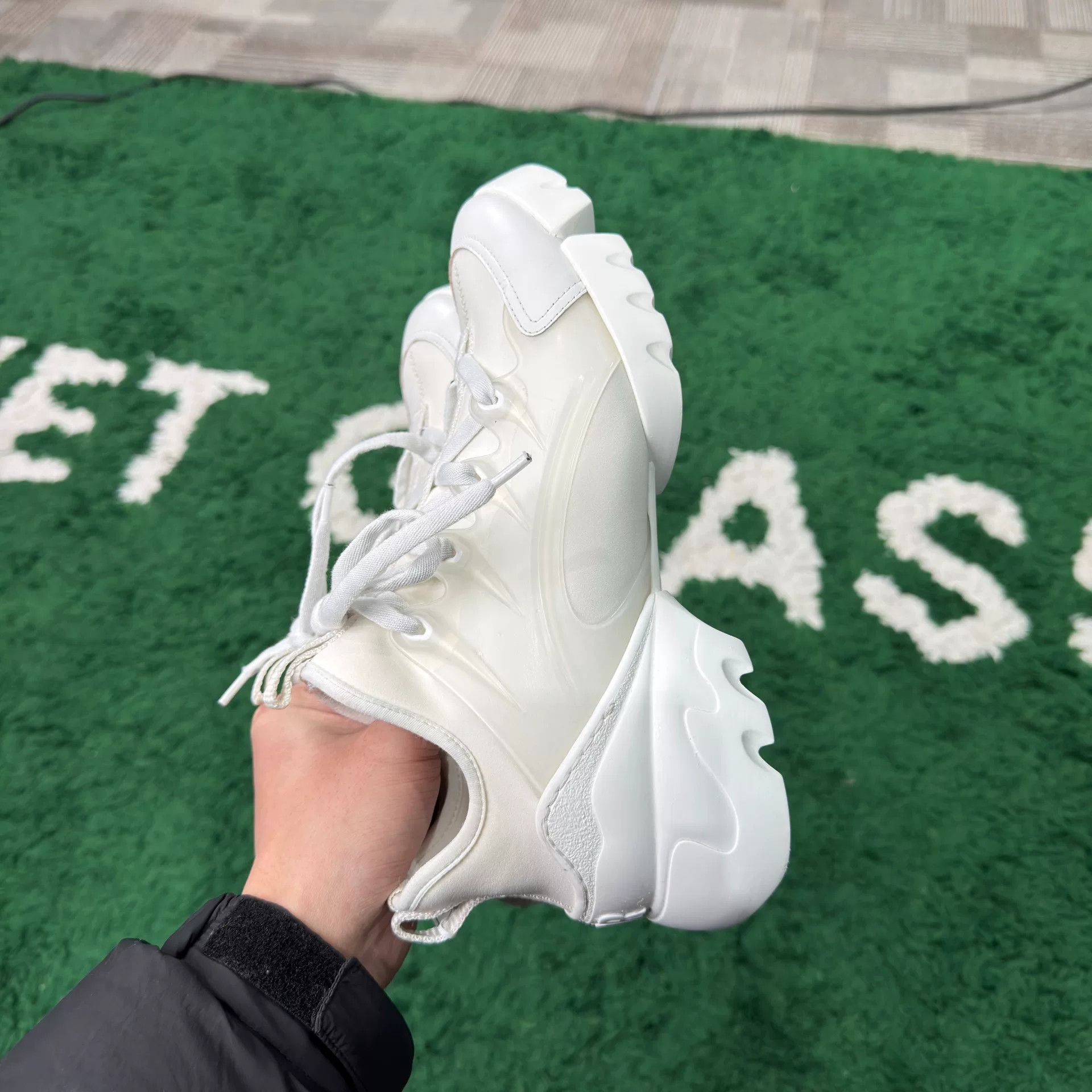 Dior Dior White Lowtop Sneakers us_7-5 Women Size US 7.5 / IT 37.5 - 5 Thumbnail