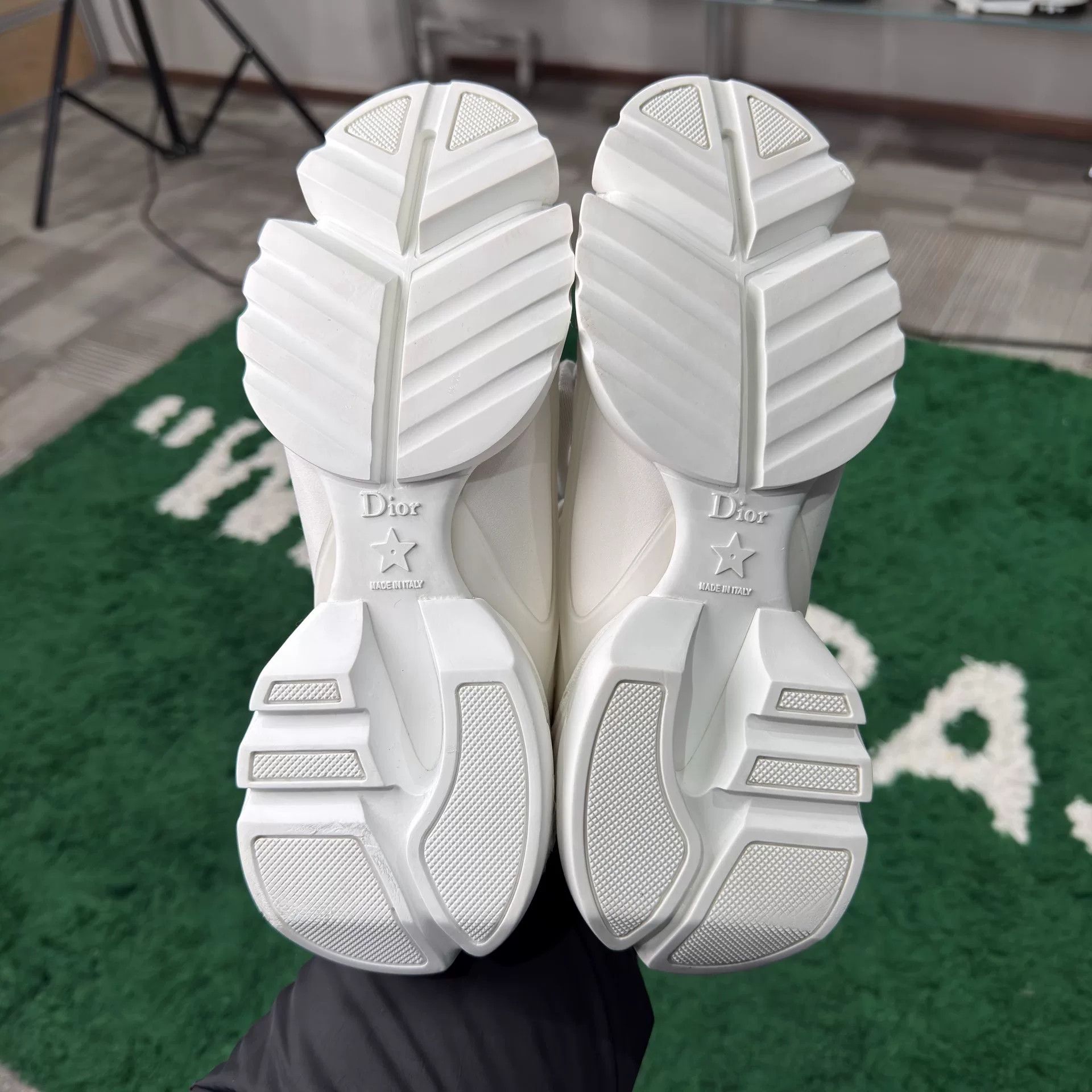 Dior Dior White Lowtop Sneakers us_7-5 Women Size US 7.5 / IT 37.5 - 7 Thumbnail
