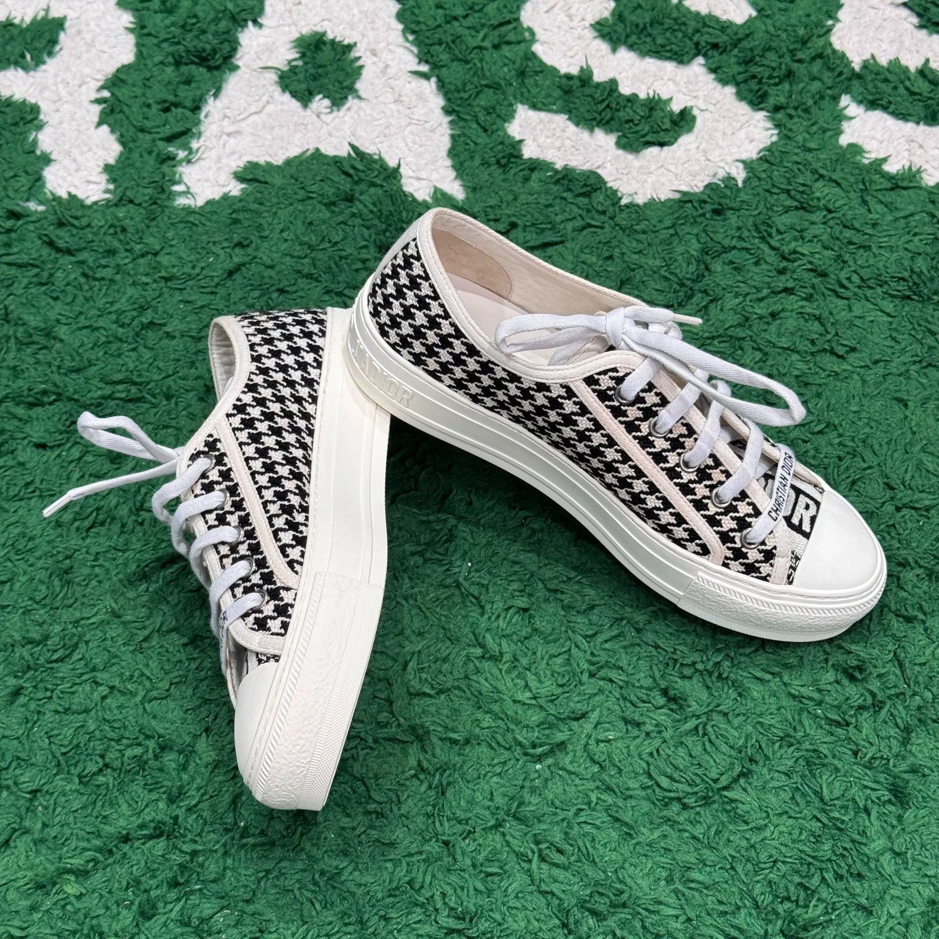 Dior Dior Embroidered White Lowtop Sneakers us_7-5 Women Size US 7.5 / IT 37.5 - 5 Thumbnail