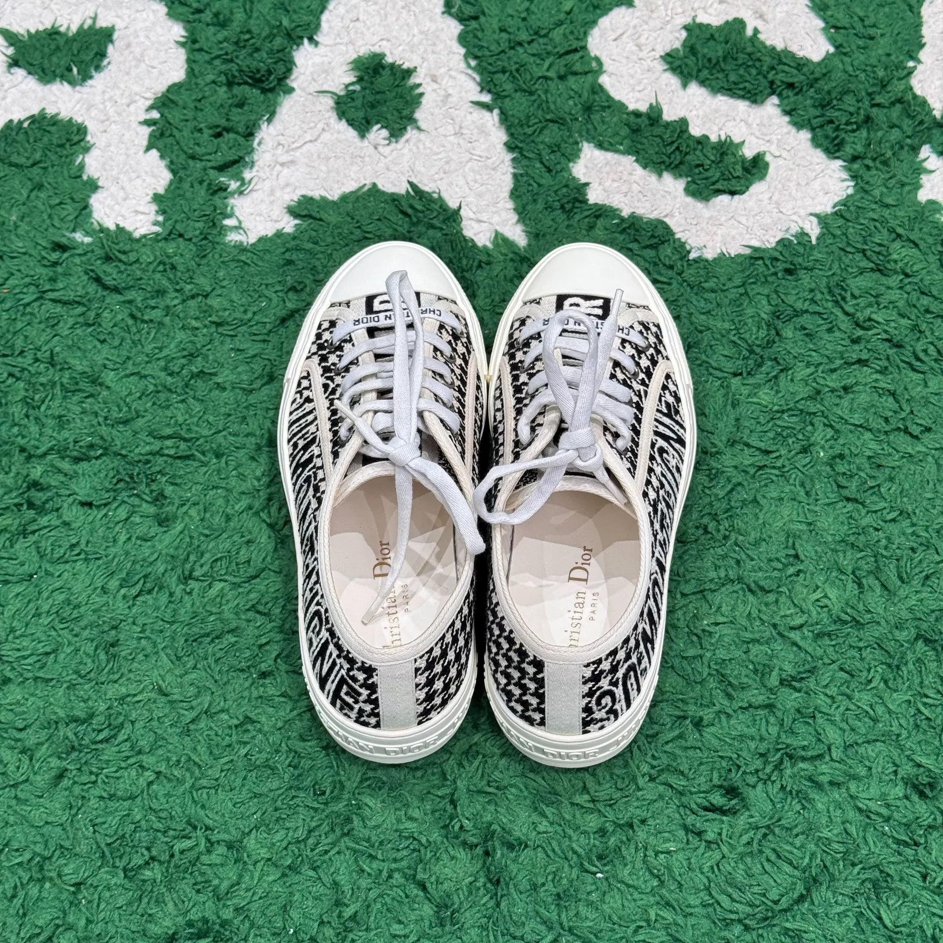 Dior Dior Embroidered White Lowtop Sneakers us_7-5 Women Size US 7.5 / IT 37.5 - 6 Thumbnail