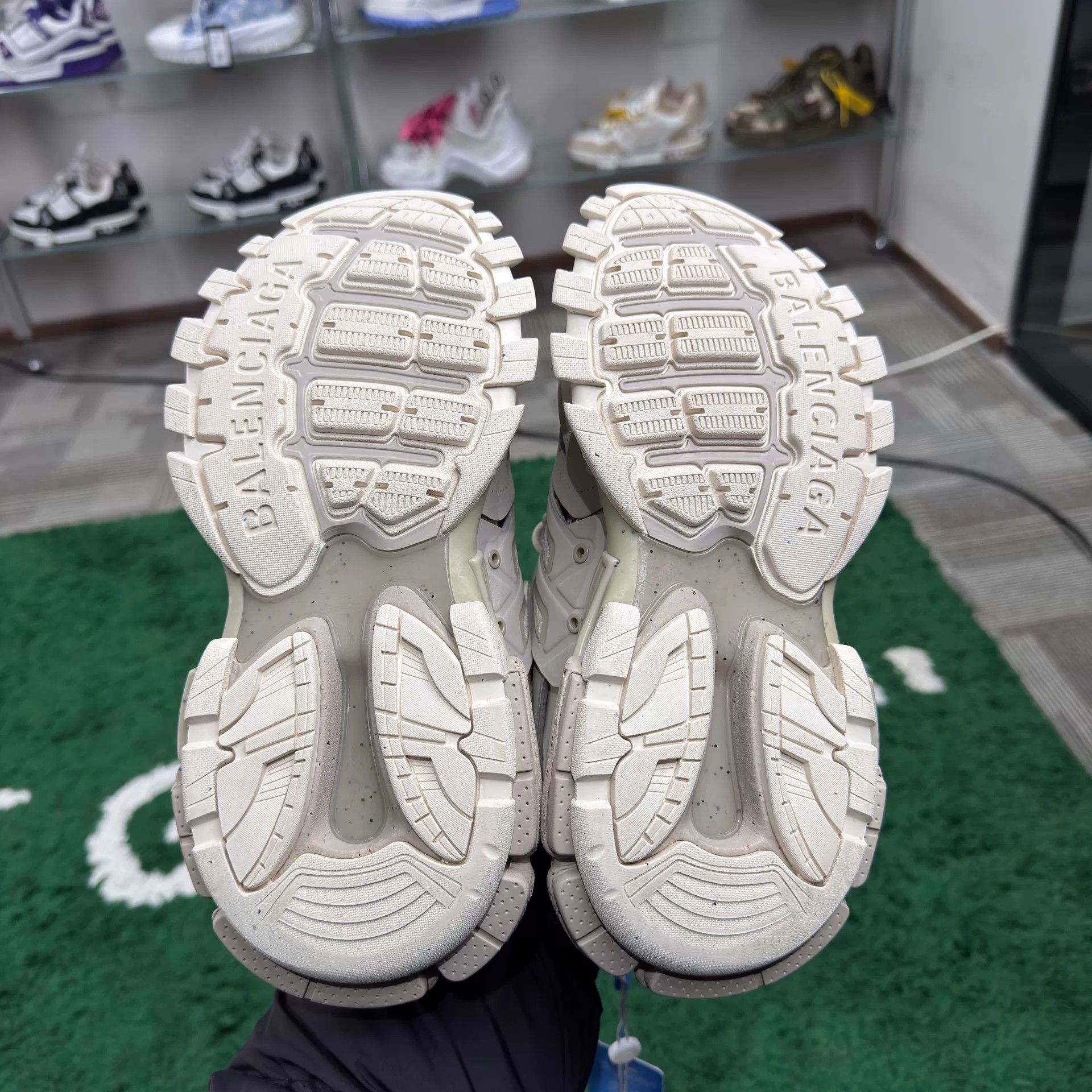 Balenciaga Balenciaga White Lowtop Sneakers us_8 Women Size US 8 / IT 38 - 7 Thumbnail