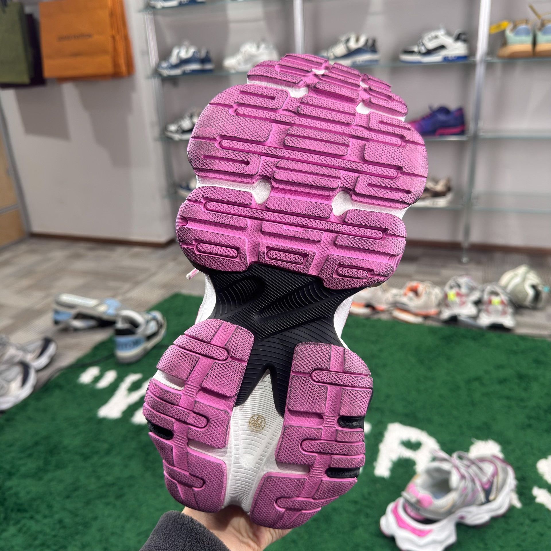 Balenciaga Balenciaga Pink Lowtop Sneakers us_7 Women Size US 7 / IT 37 - 7 Thumbnail