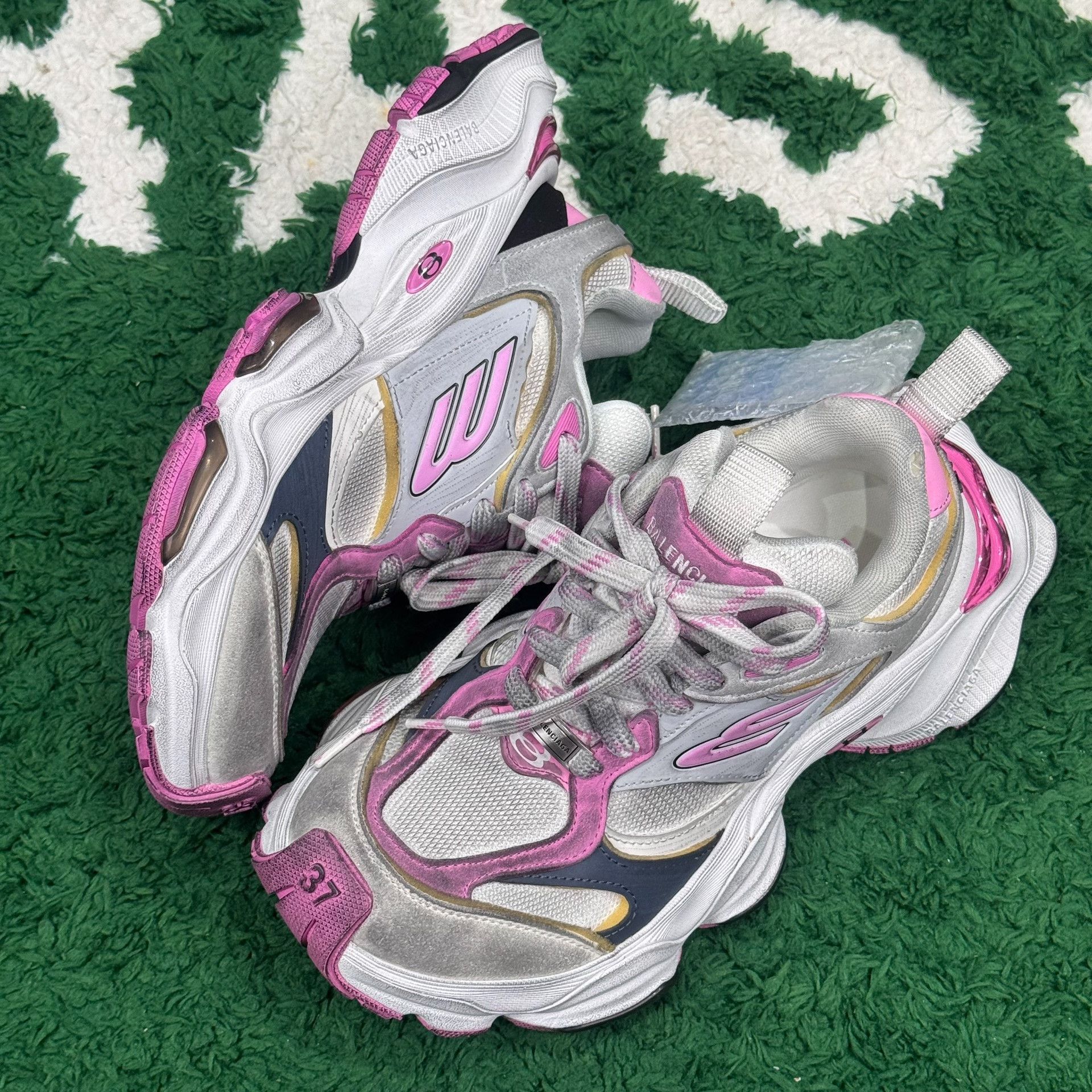 Balenciaga Balenciaga Pink Lowtop Sneakers us_7 Women Size US 7 / IT 37 - 2 Thumbnail