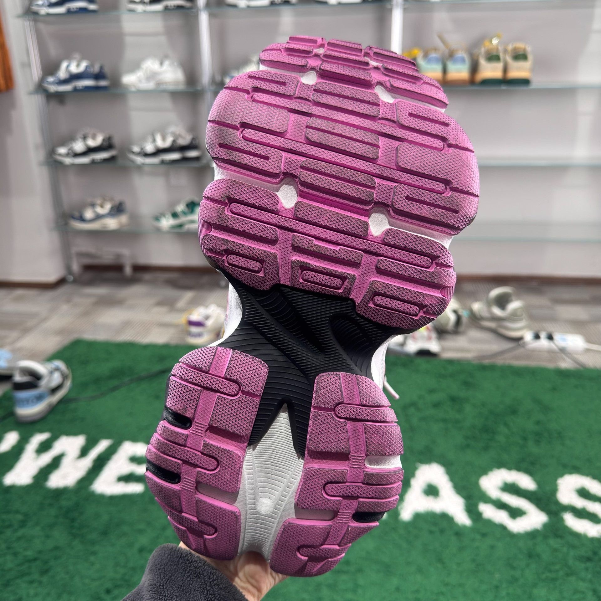 Balenciaga Balenciaga Pink Lowtop Sneakers us_7 Women Size US 7 / IT 37 - 8 Thumbnail