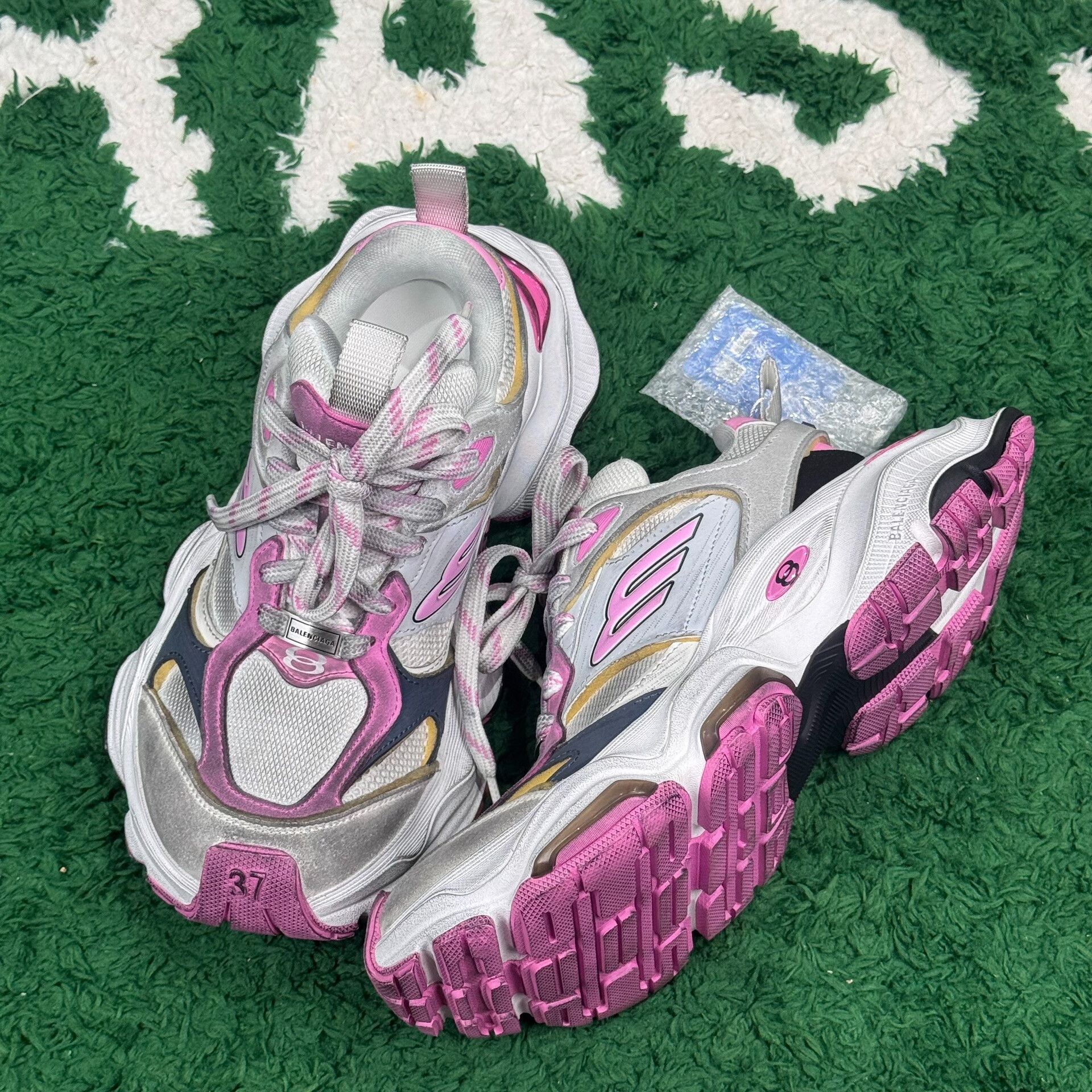 Balenciaga Balenciaga Pink Lowtop Sneakers us_7 Women Size US 7 / IT 37 - 3 Thumbnail