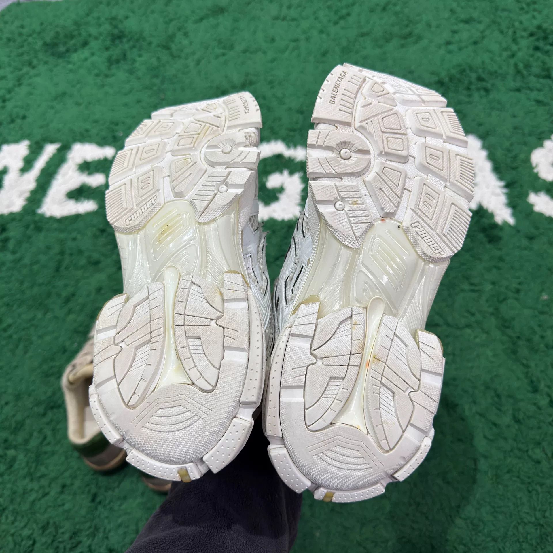 Balenciaga Balenciaga Running White Lowtop Sneakers us_7 Women Size US 7 / IT 37 - 6 Thumbnail
