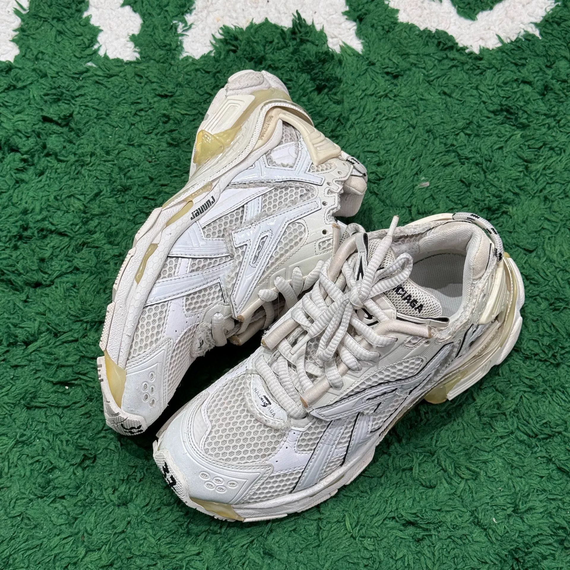 Balenciaga Balenciaga Running White Lowtop Sneakers us_7 Women Size US 7 / IT 37 - 2 Thumbnail