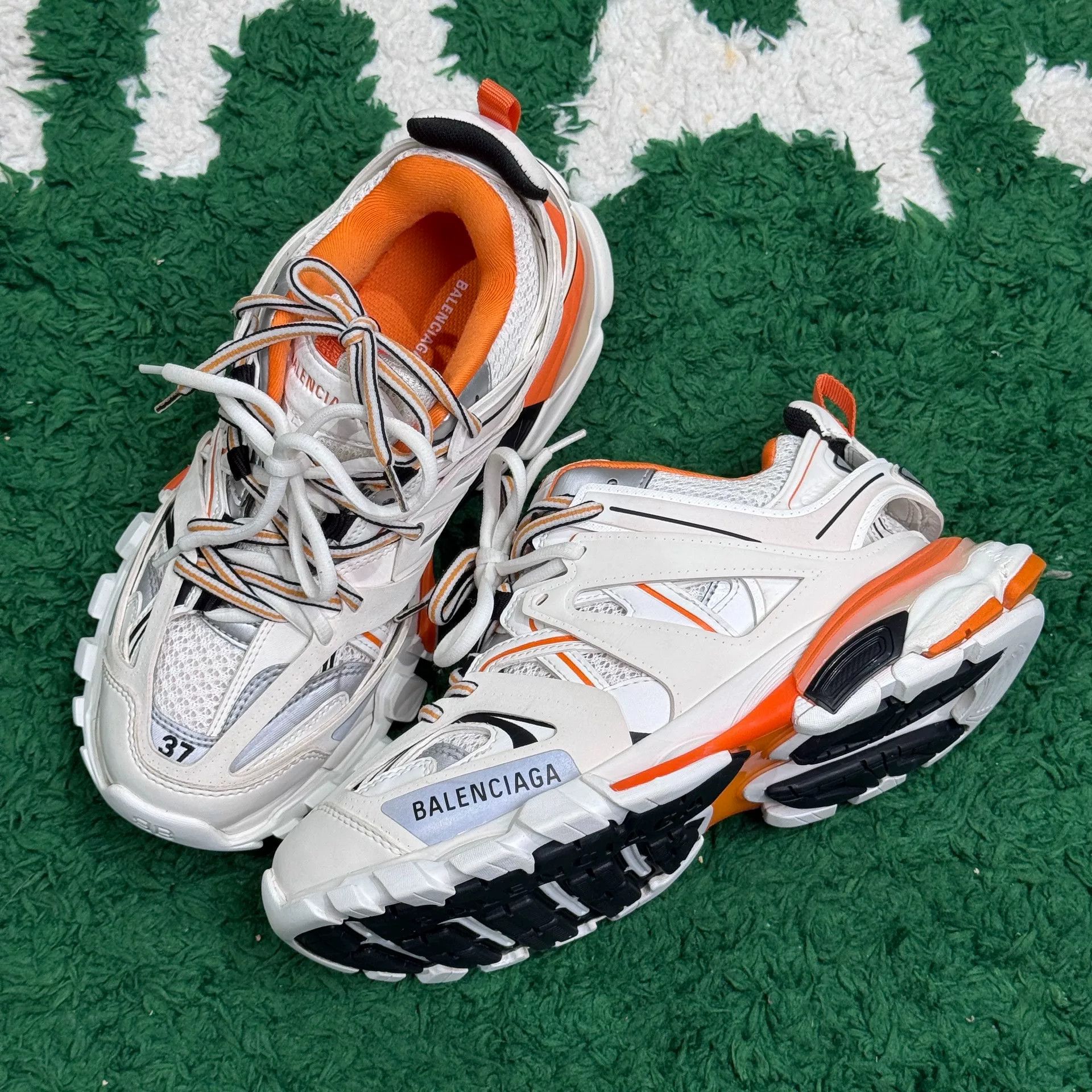 Balenciaga Balenciaga White Lowtop Sneakers us_7 Women Size US 7 / IT 37 - 3 Thumbnail
