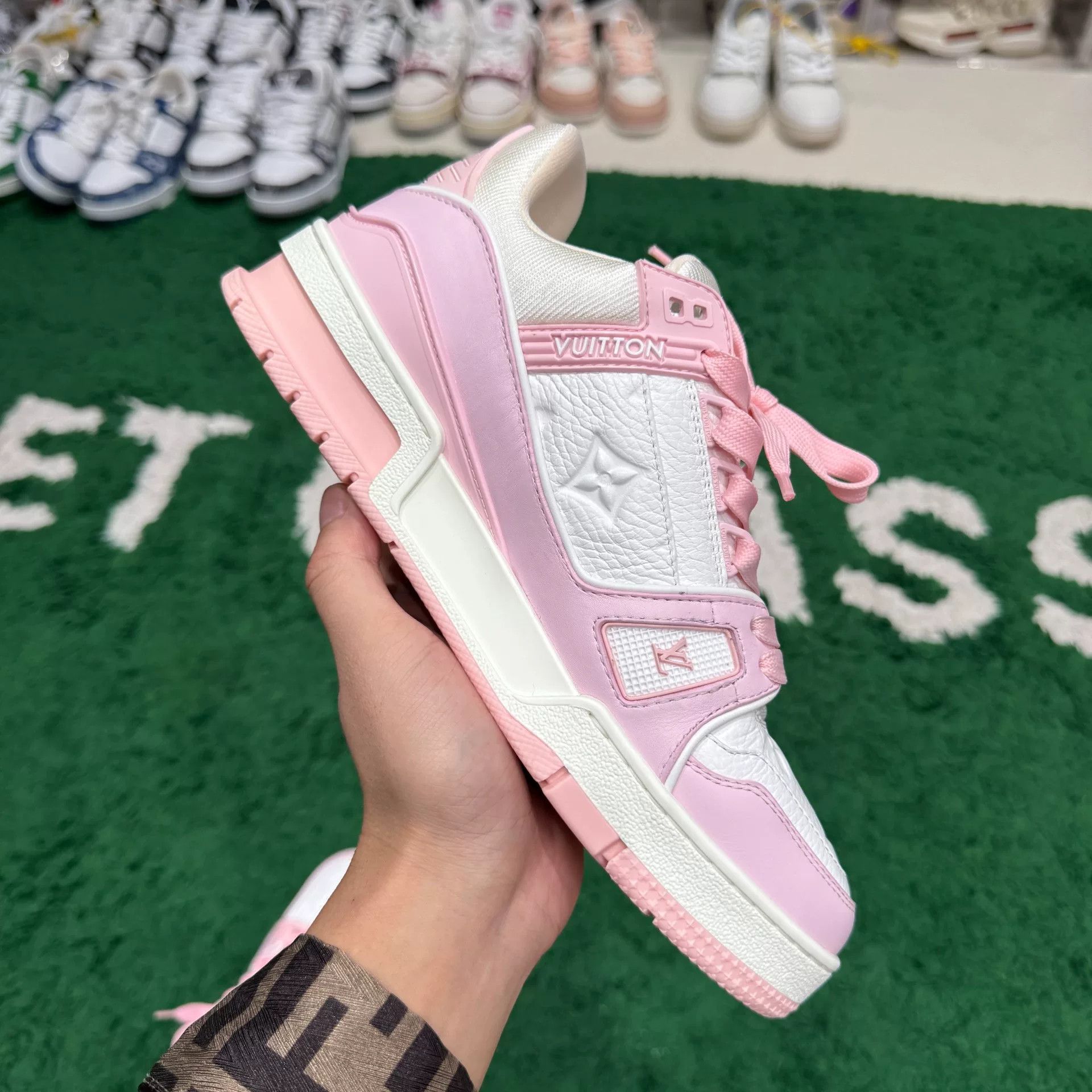 Louis Vuitton Louis Vuitton Training Pink Lowtop Sneakers 5.5 Men Size US 5.5 / EU 38 - 6 Thumbnail