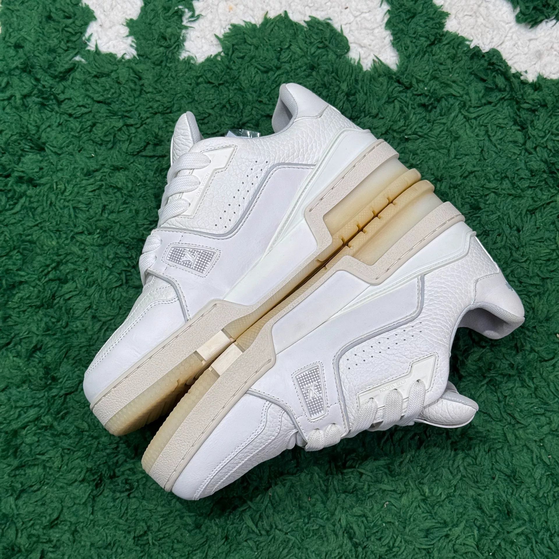 Louis Vuitton Louis Vuitton Training White Lowtop Sneakers us_7-5 Women Size US 7.5 / IT 37.5 - 5 Thumbnail