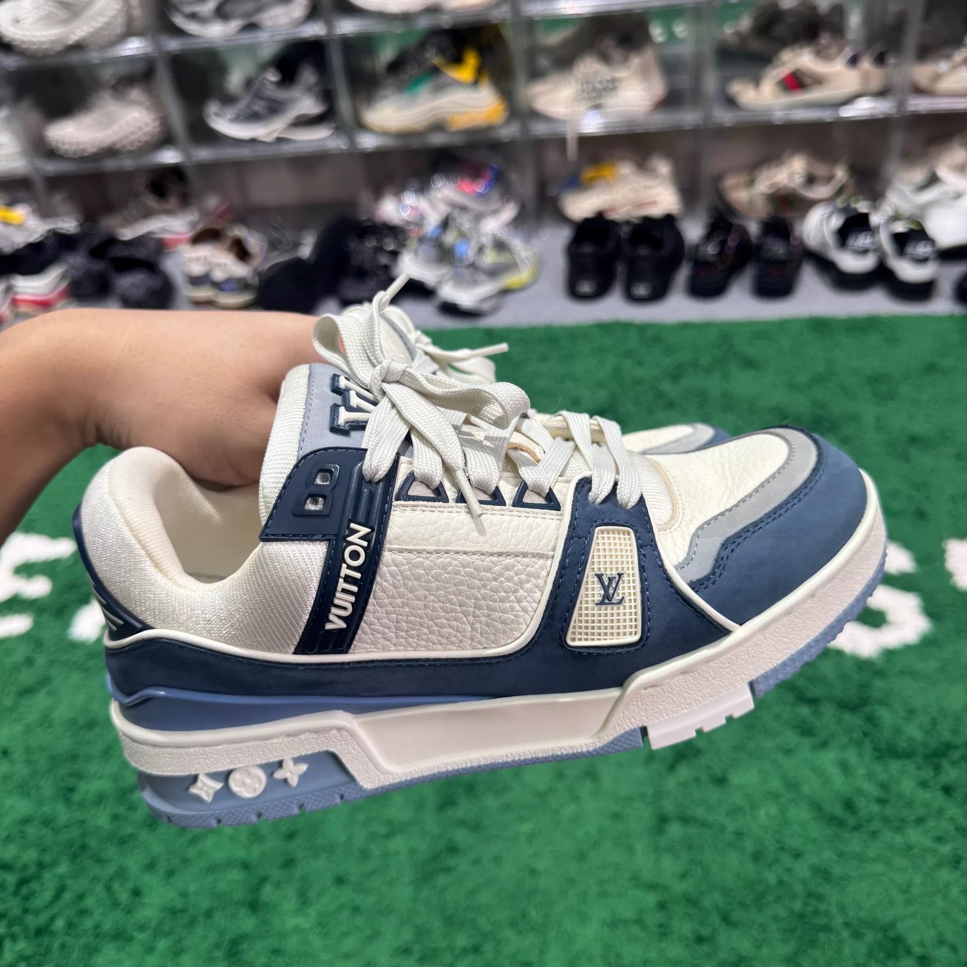 Louis Vuitton Louis Vuitton Training Blue Lowtop Sneakers 5 Men Size US 5 / EU 37 - 6 Thumbnail
