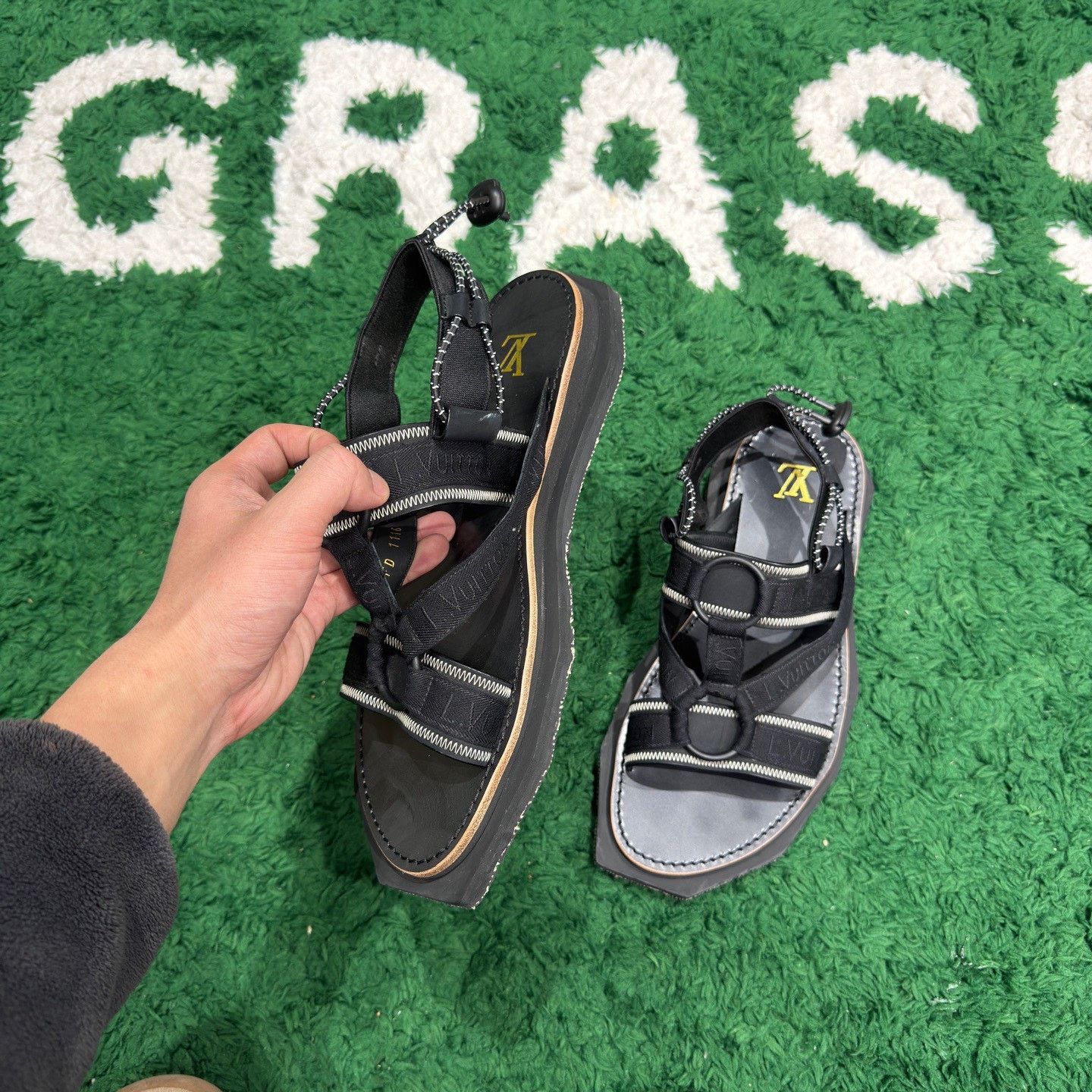 Louis Vuitton Louis Vuitton Black Sandals 9 Men Size US 9 / EU 42 - 4 Thumbnail