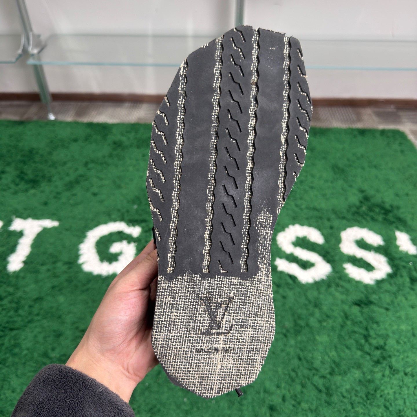 Louis Vuitton Louis Vuitton Black Sandals 9 Men Size US 9 / EU 42 - 6 Thumbnail