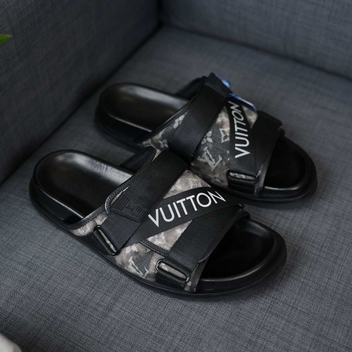 Louis Vuitton Louis Vuitton Retro Black Sandals 10 Men Size US 10 / EU 43 - 5 Thumbnail