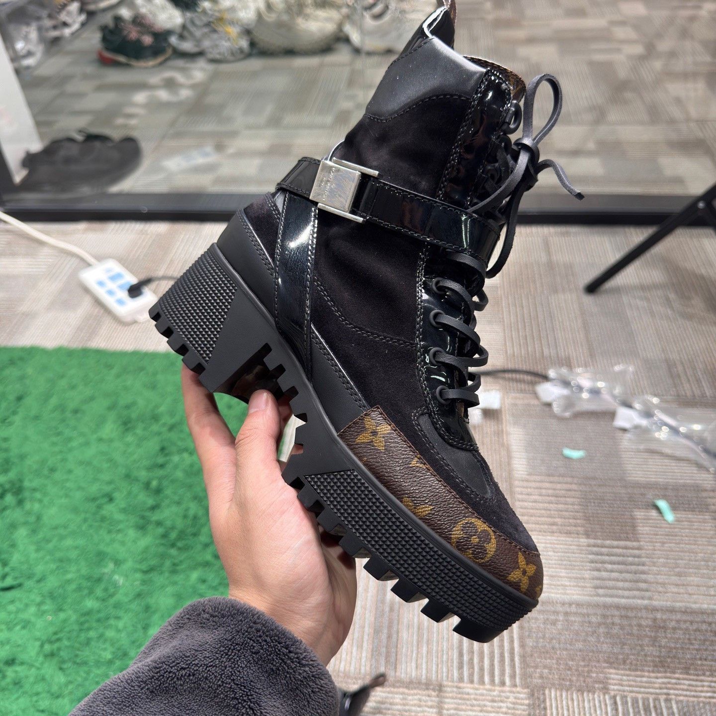 Louis Vuitton Louis Vuitton Leather Boots us_7-5 Women Size US 7.5 / IT 37.5 - 3 Thumbnail