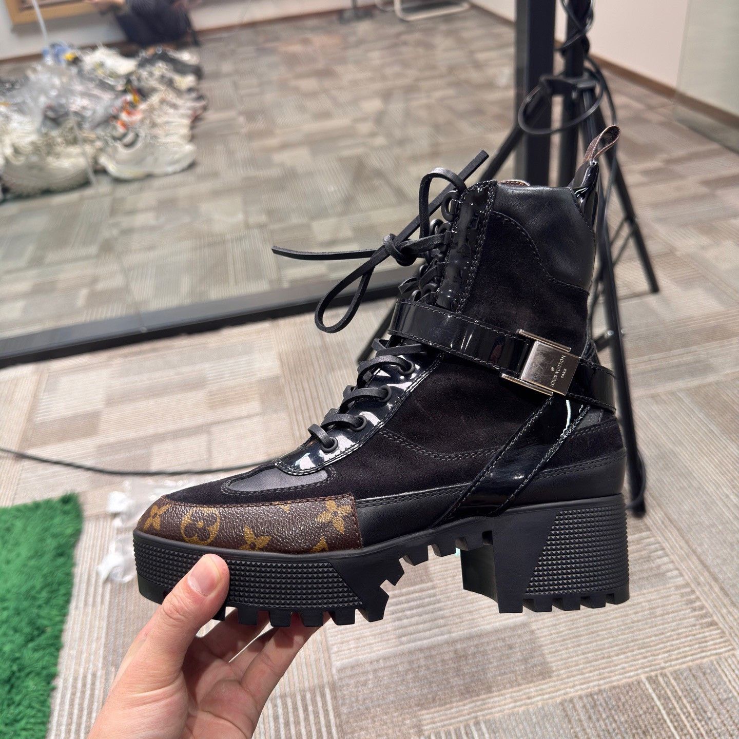 Louis Vuitton Louis Vuitton Leather Boots us_7-5 Women Size US 7.5 / IT 37.5 - 2 Thumbnail
