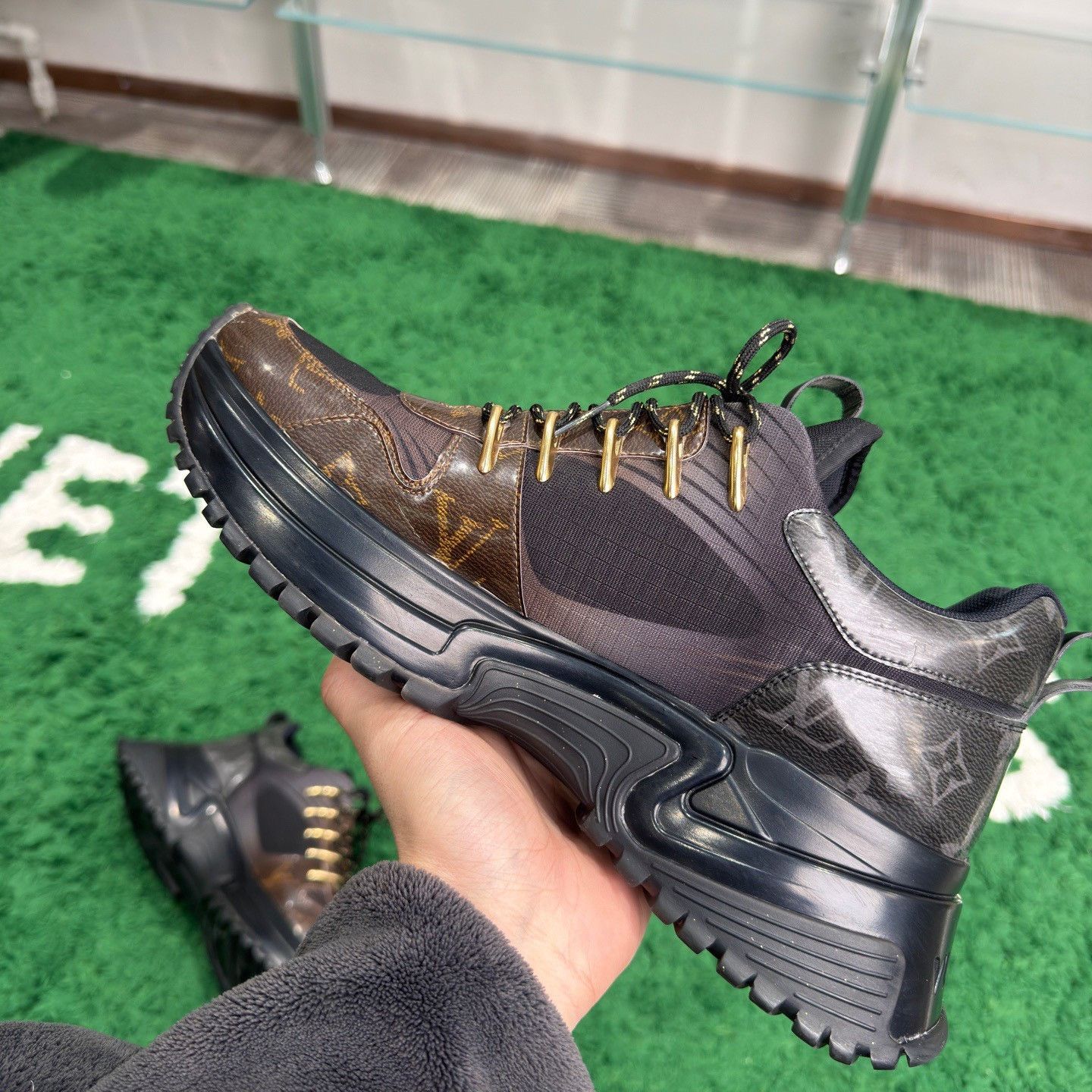 Louis Vuitton Louis Vuitton Black Lowtop Sneakers 8.5 Men Size US 8.5 / EU 41-42 - 6 Thumbnail