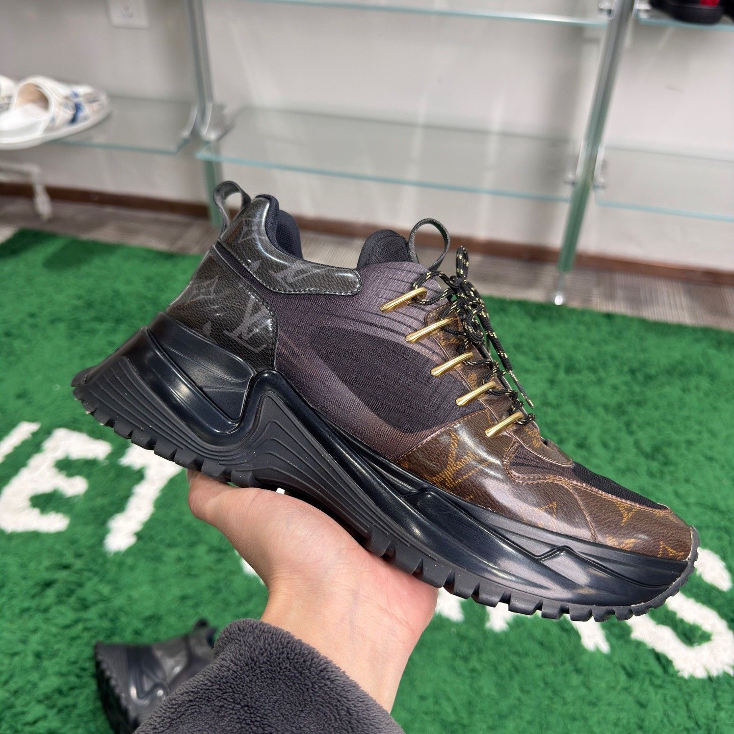 Louis Vuitton Louis Vuitton Black Lowtop Sneakers 8.5 Men Size US 8.5 / EU 41-42 - 5 Thumbnail