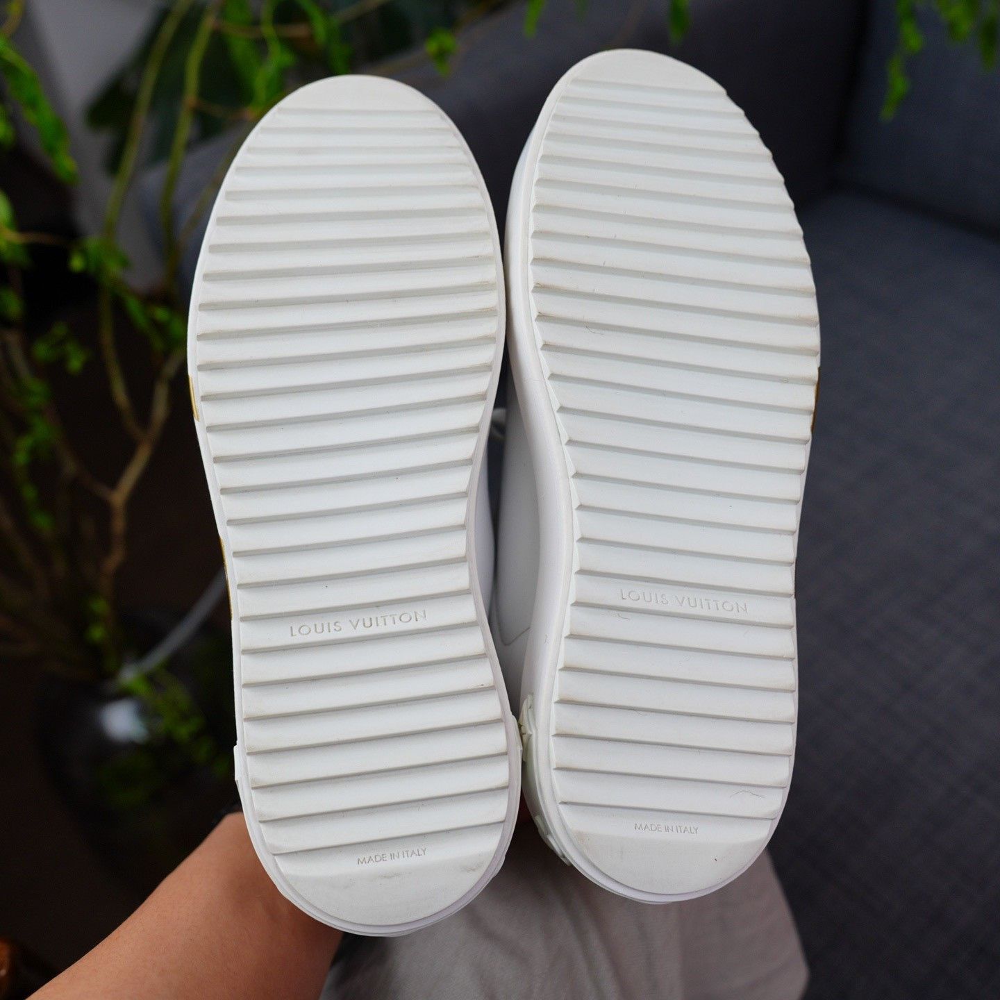 Louis Vuitton Louis Vuitton Printed Gold Lowtop Sneakers us_8 Women Size US 8 / IT 38 - 9 Thumbnail