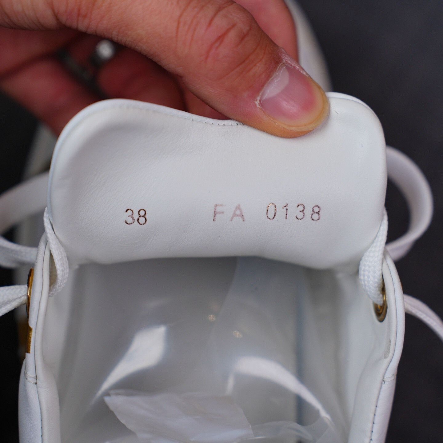 Louis Vuitton Louis Vuitton Printed Gold Lowtop Sneakers us_8 Women Size US 8 / IT 38 - 7 Thumbnail