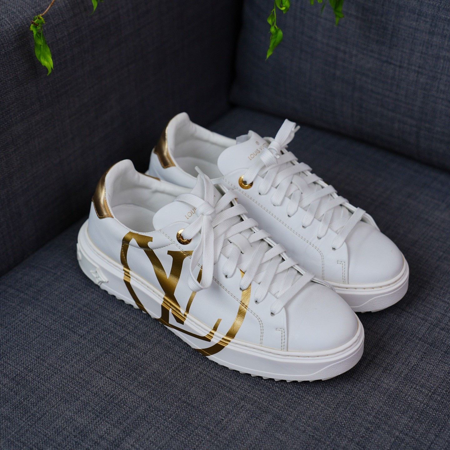 Louis Vuitton Louis Vuitton Printed Gold Lowtop Sneakers us_8 Women Size US 8 / IT 38 - 5 Thumbnail