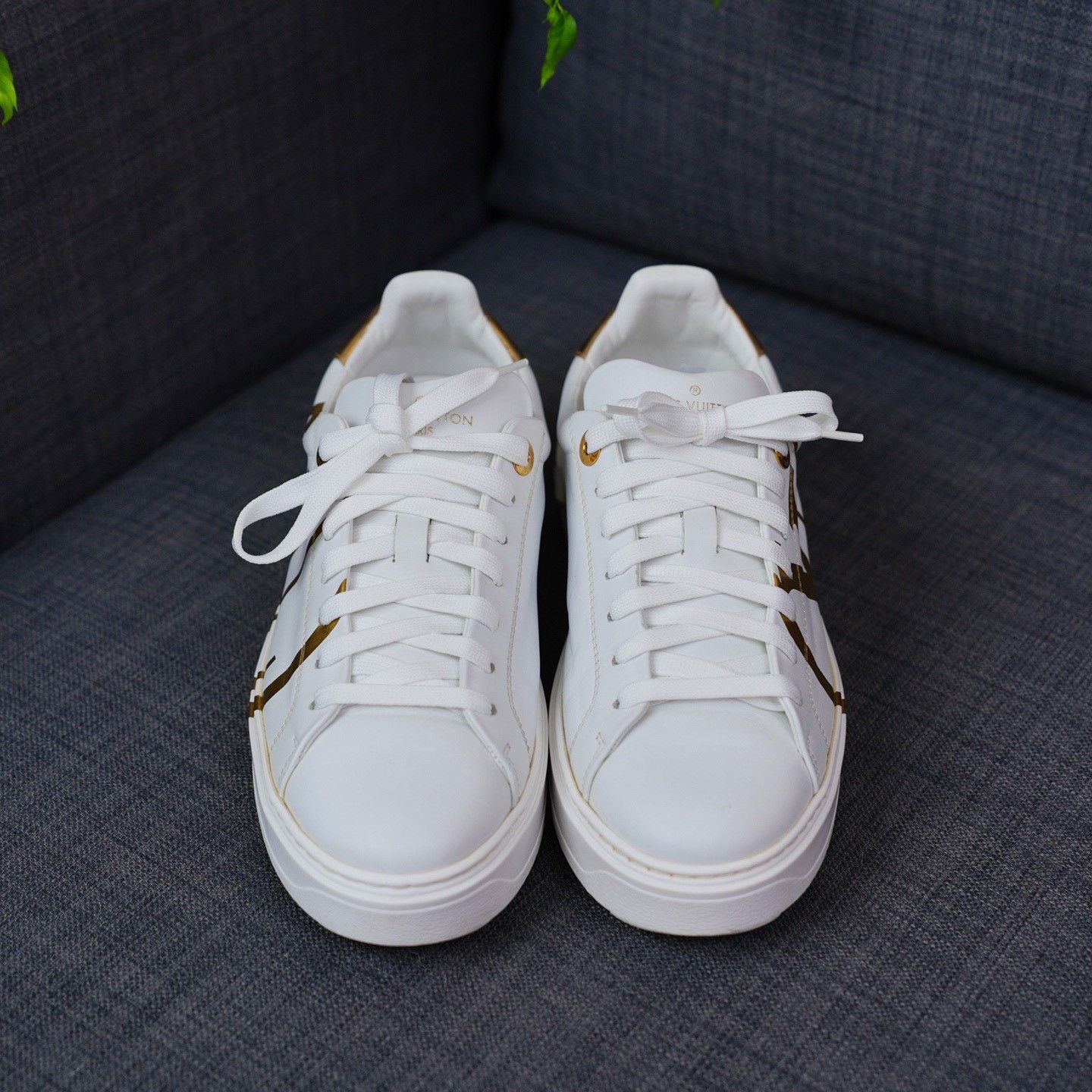 Louis Vuitton Louis Vuitton Printed Gold Lowtop Sneakers us_8 Women Size US 8 / IT 38 - 4 Thumbnail