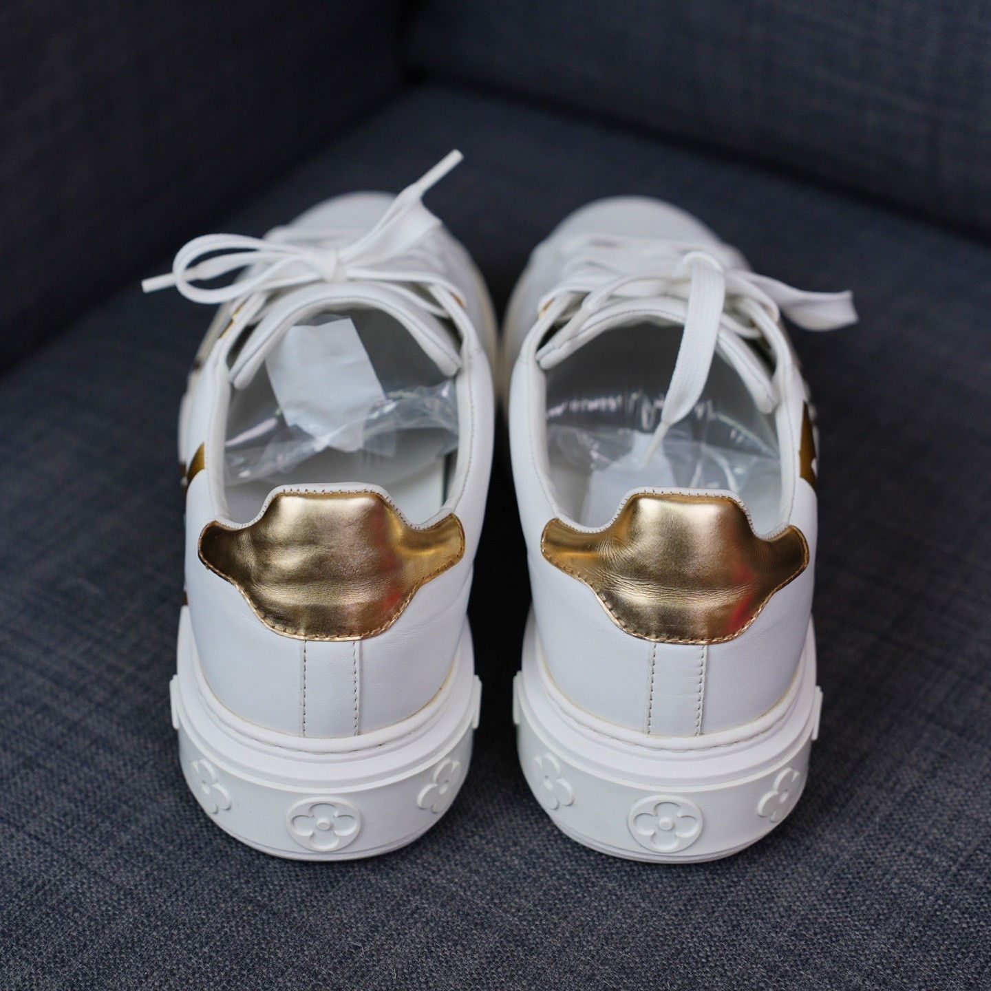 Louis Vuitton Louis Vuitton Printed Gold Lowtop Sneakers us_8 Women Size US 8 / IT 38 - 6 Thumbnail