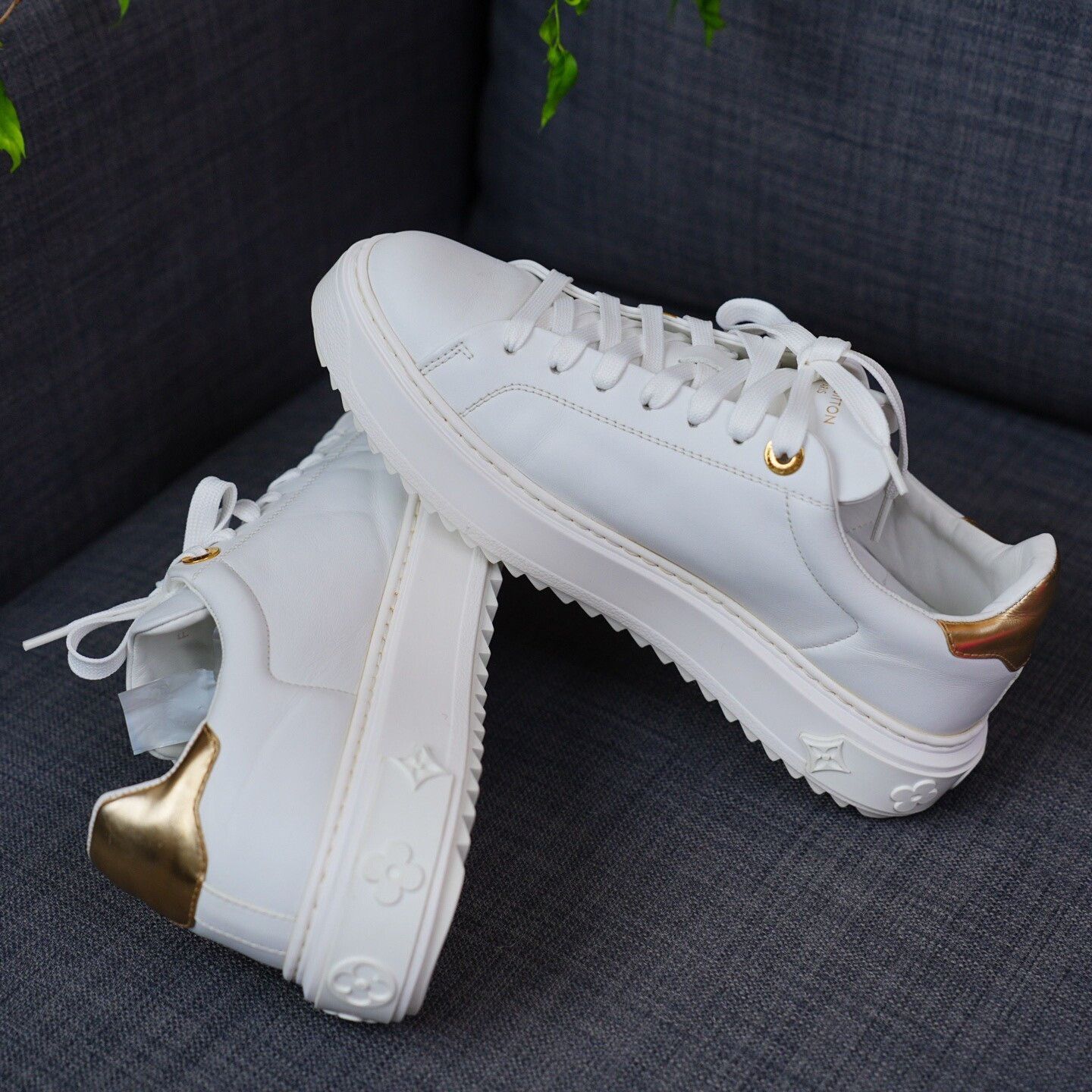 Louis Vuitton Louis Vuitton Printed Gold Lowtop Sneakers us_8 Women Size US 8 / IT 38 - 8 Thumbnail