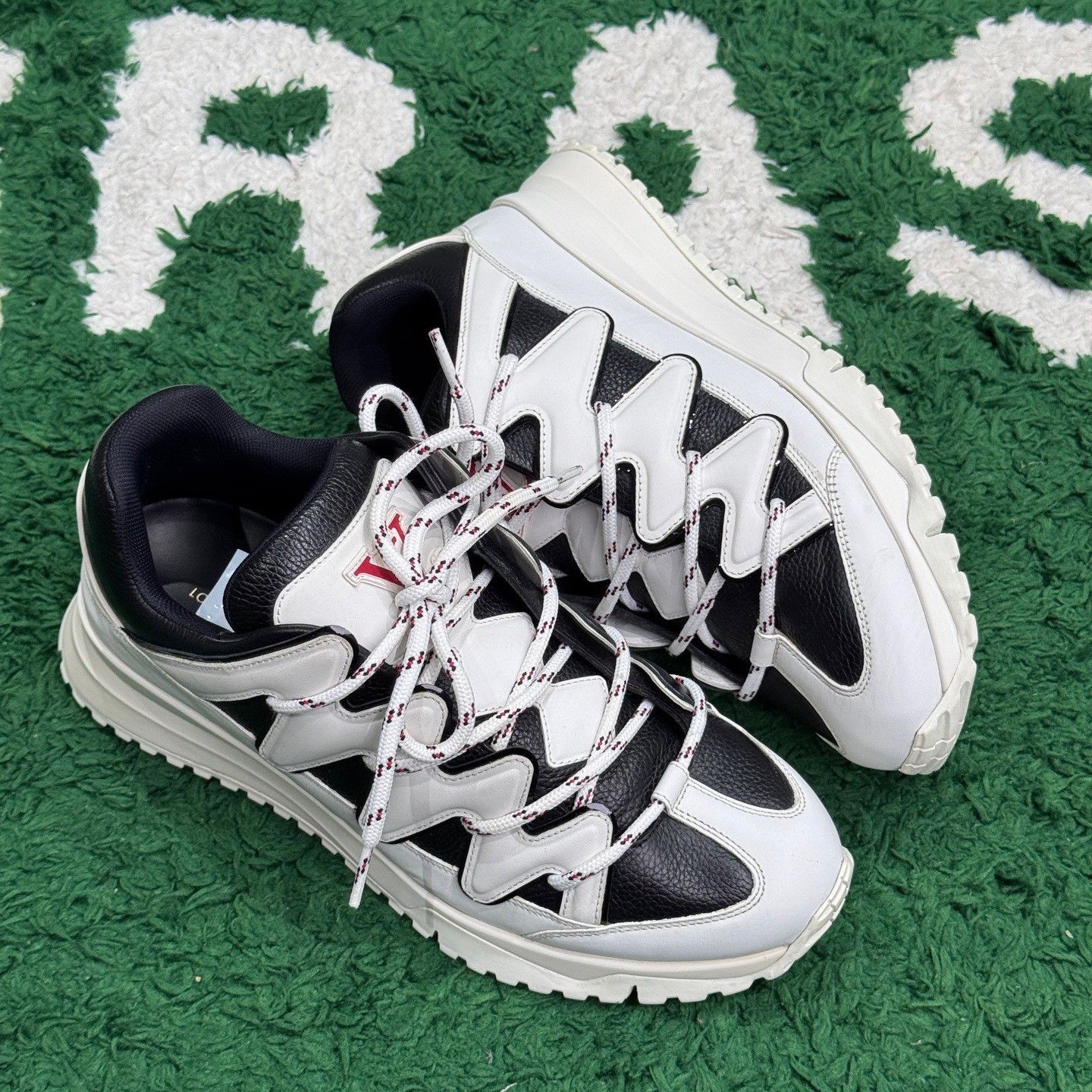 Louis Vuitton Louis Vuitton Black Lowtop Sneakers 9 Men Size US 9 / EU 42 - 3 Thumbnail