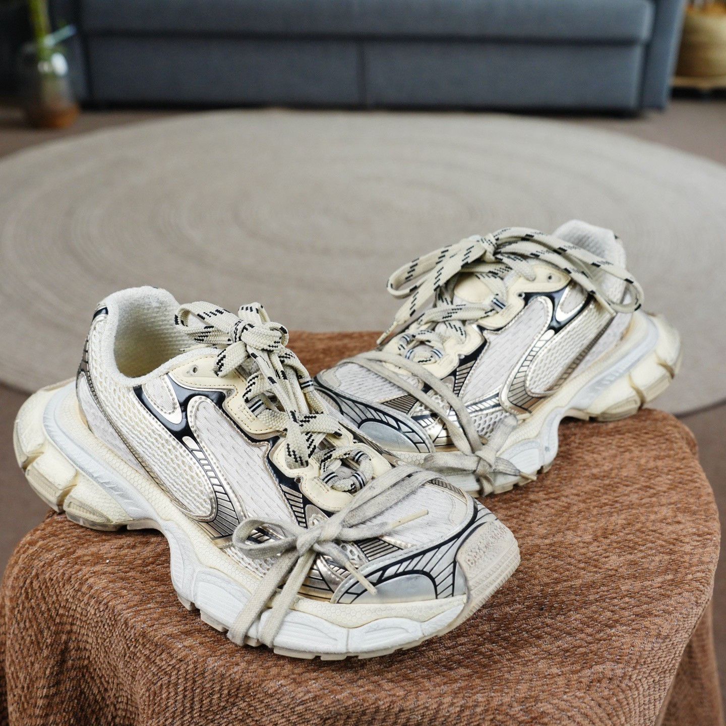 Balenciaga Balenciaga Gold Lowtop Sneakers 8 Men Size US 8 / EU 41 - 3 Thumbnail
