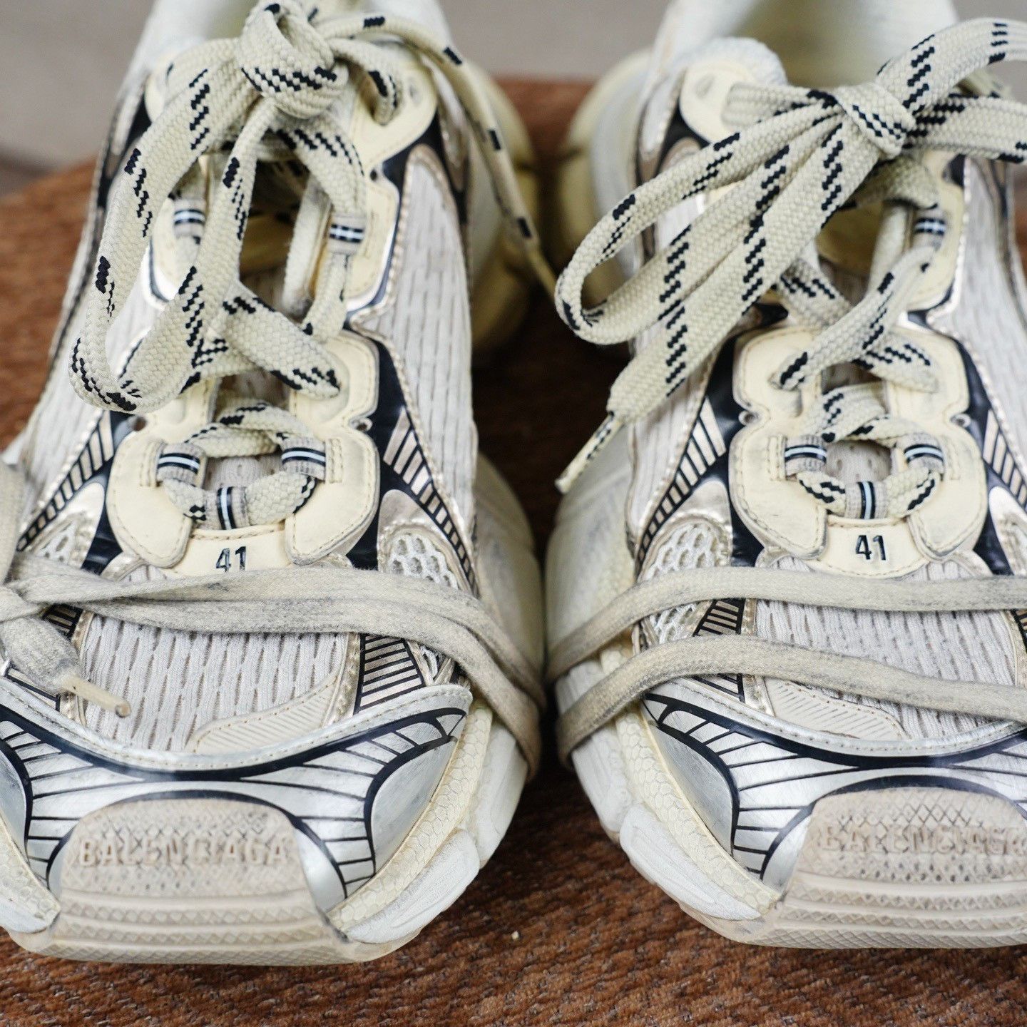 Balenciaga Balenciaga Gold Lowtop Sneakers 8 Men Size US 8 / EU 41 - 7 Thumbnail