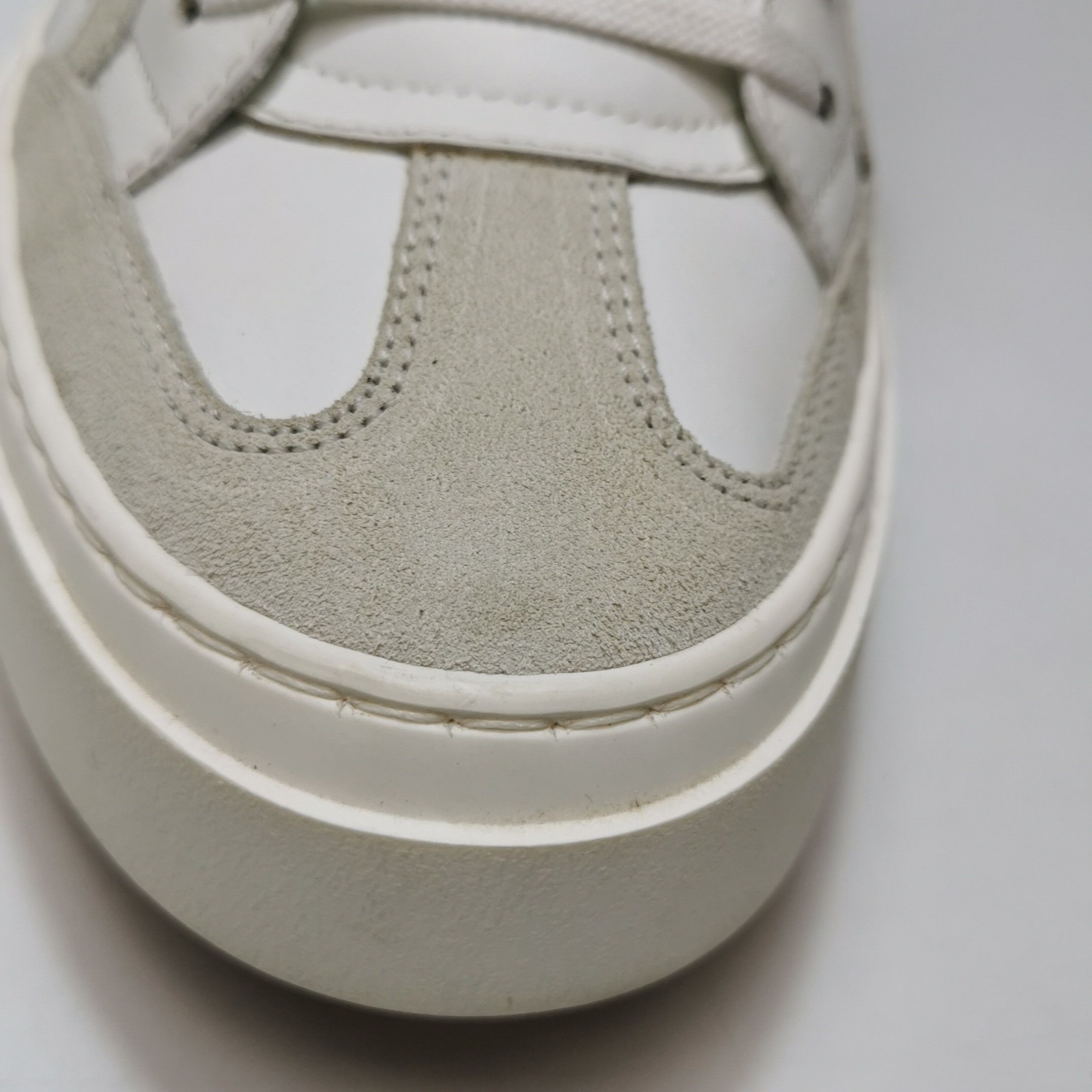Salvatore Ferragamo Salvatore Ferragamo Suede Trim Sneakers 37.5 Size US 7.5 / IT 37.5 - 8 Thumbnail